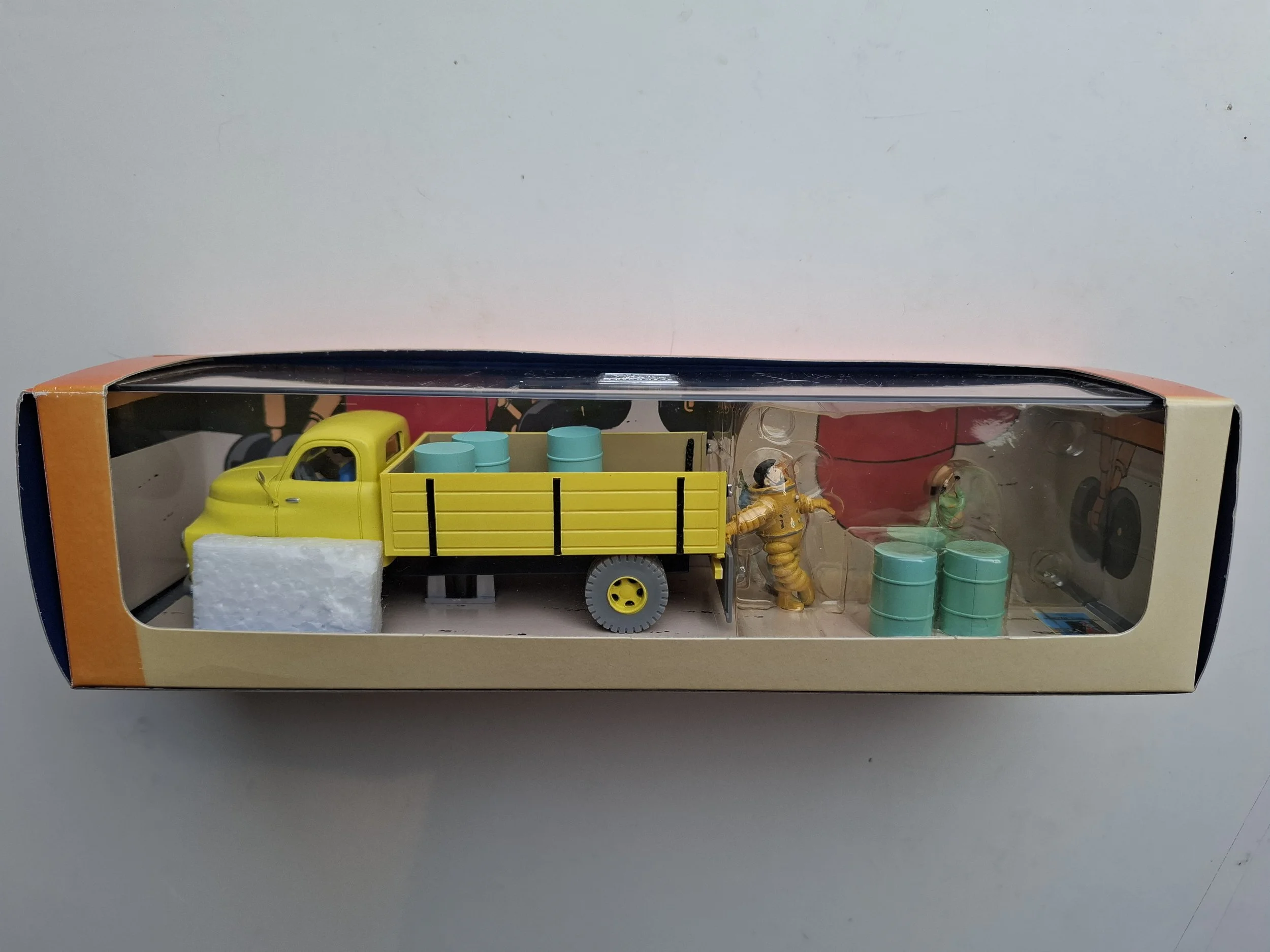 TINTIN TRANSPORTS N°4 "LE CAMION JAUNE DE LA BASE" NEUF!