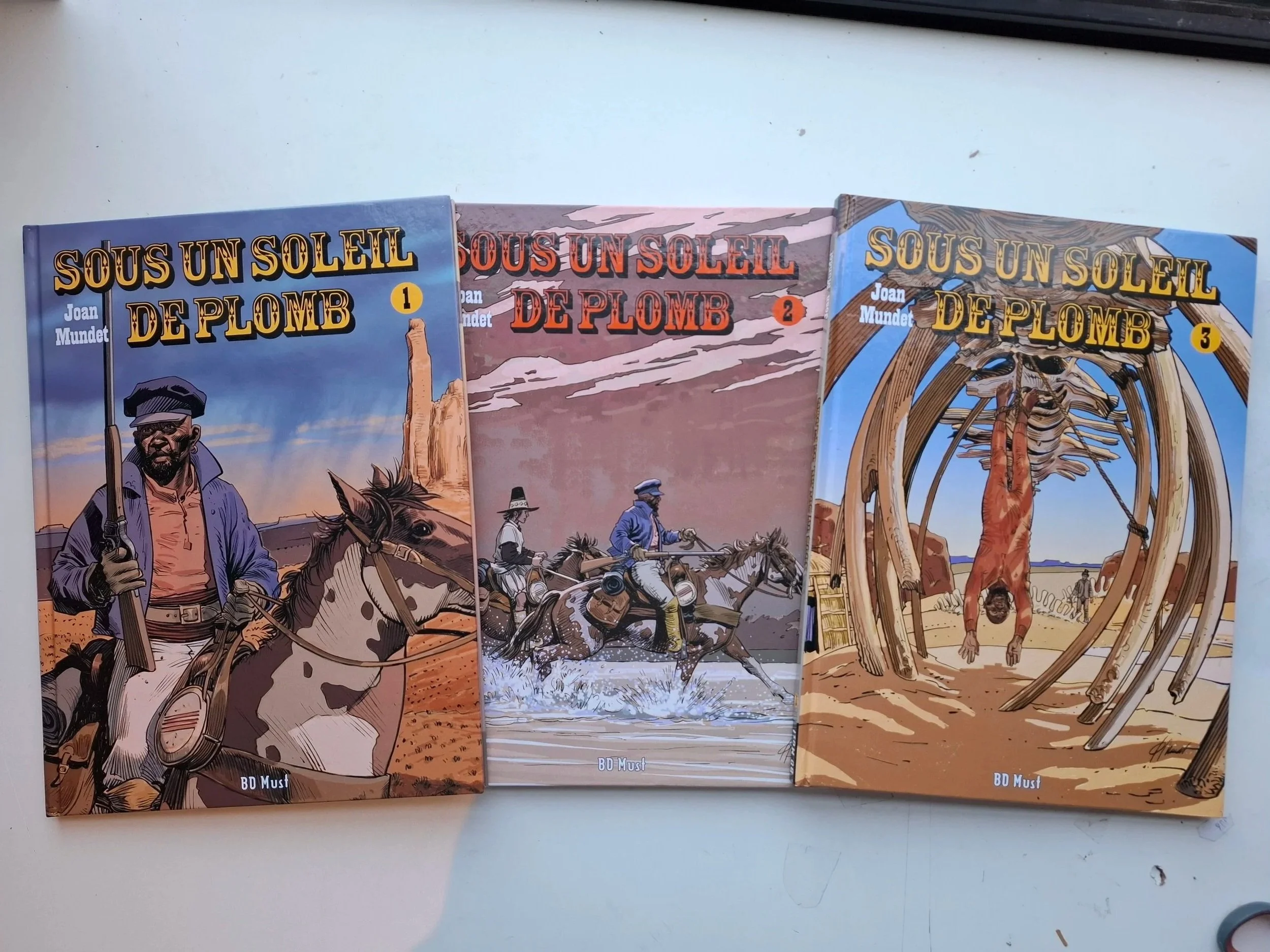 SOUS UN SOLEIL DE PLOMB TOMES 1 à 3 SERIE COMPLETE BD MUST