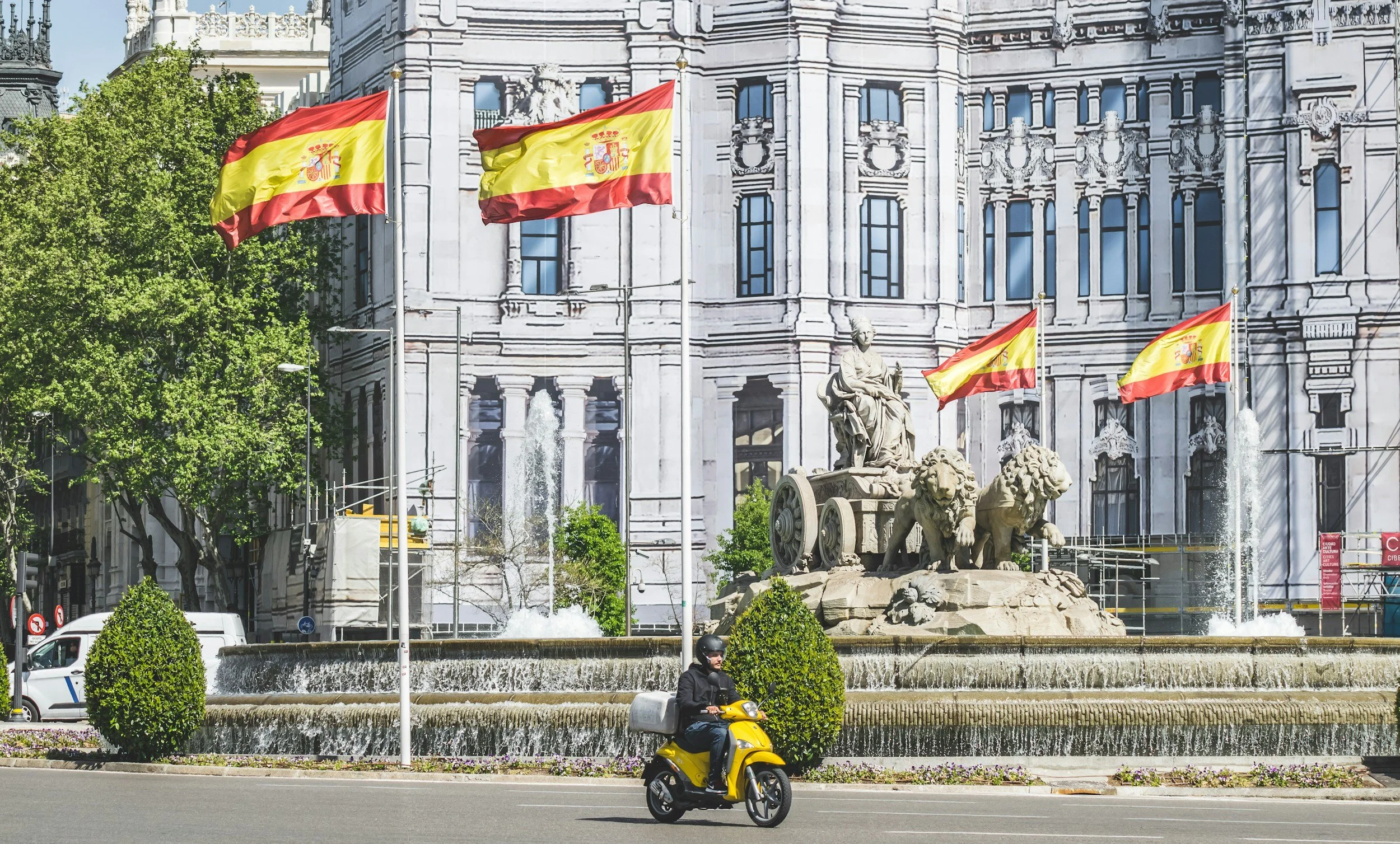 ¿Puedo obtener la Nacionalidad Española si he Nacido fuera de España y soy Nieto o Hijo de Españoles que han Perdido la Nacionalidad ?