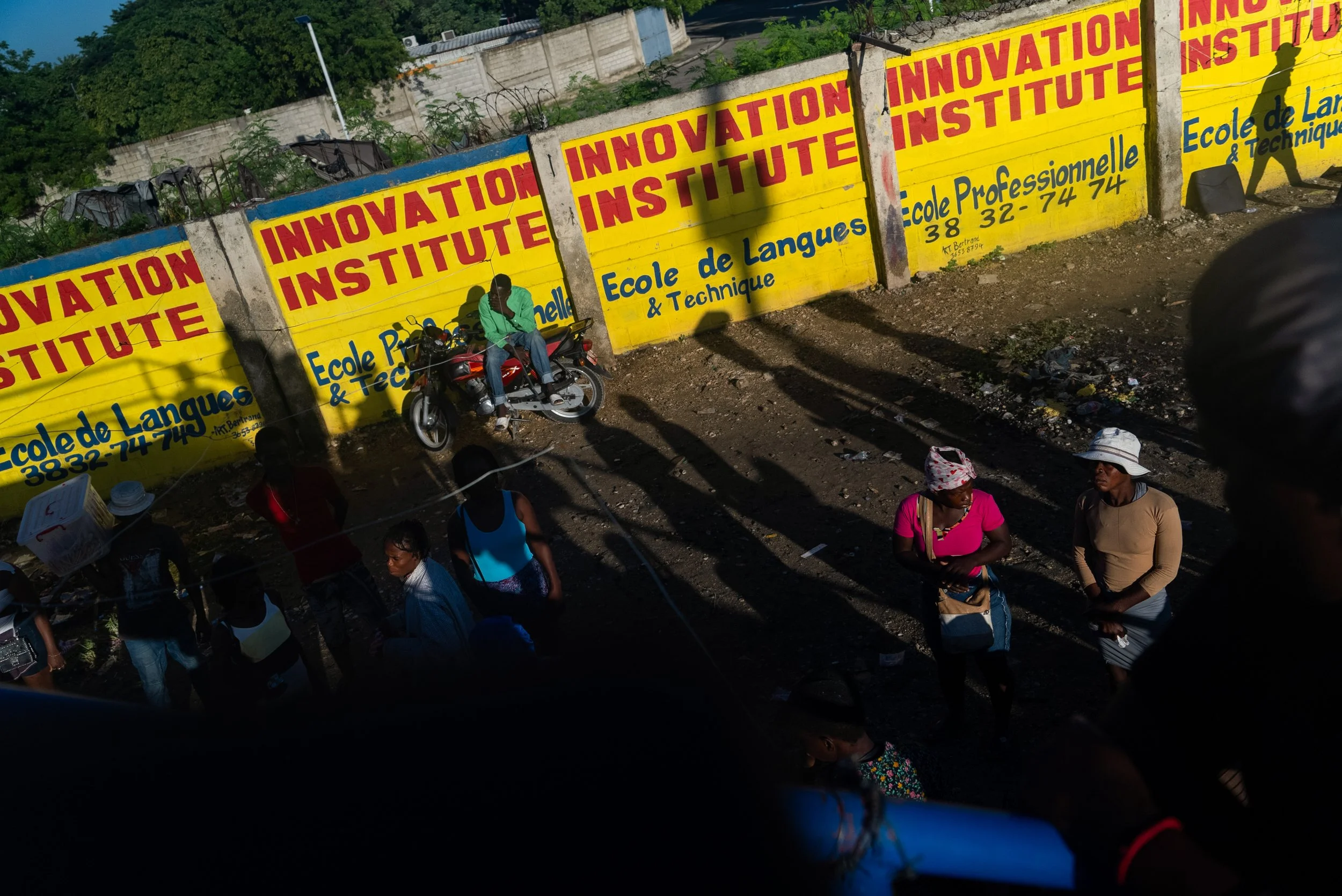 Makeshift displacement camp on the side of the road in Port-au-Prince.