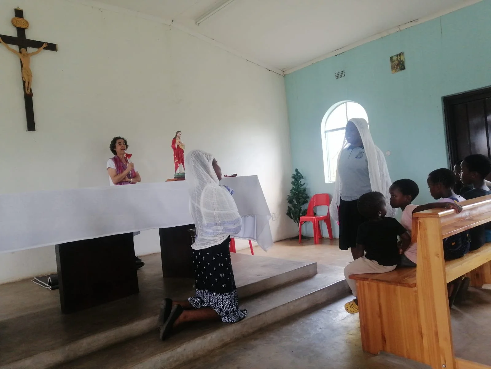 Sr. suanny and the postulants.jpeg