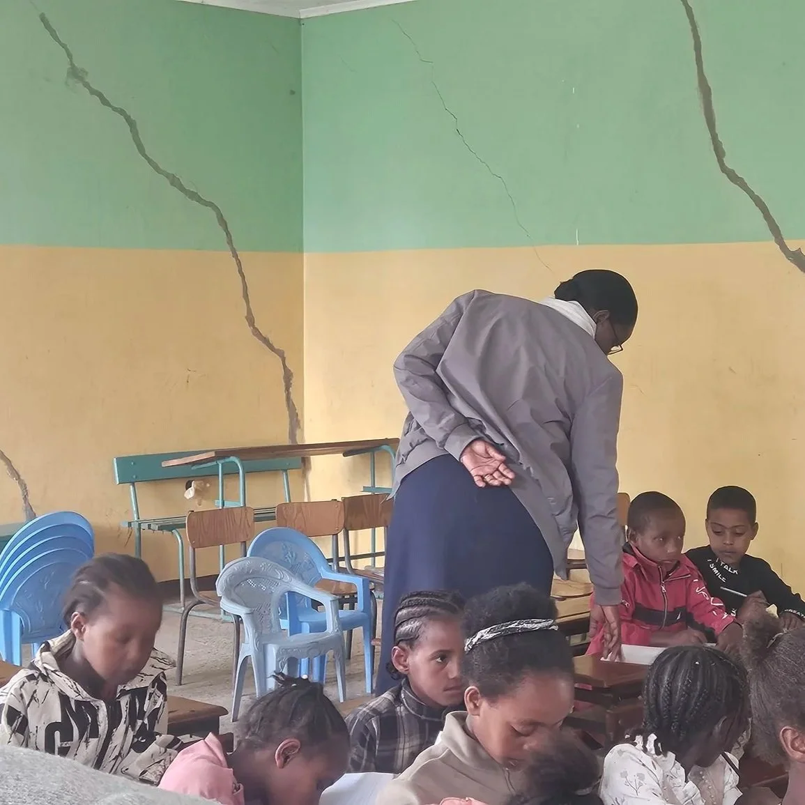 catherine+helping+students.jpg