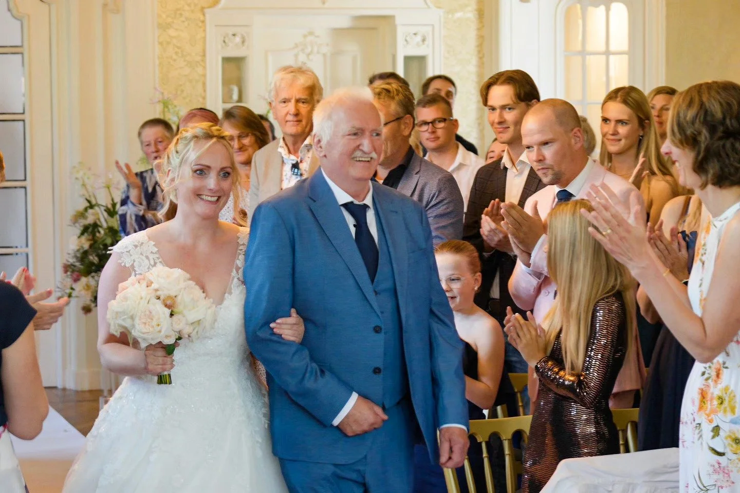 Wist je dat wij naast onze trouwfilms ook 'Clean Edits' maken? 
Dit betekent dat jullie volledige ceremonie, geloften en speeches in hun geheel gemonteerd worden. Geen snelle overgangen of muziek, maar puur zoals het moment was, maar dan mooi gemonte