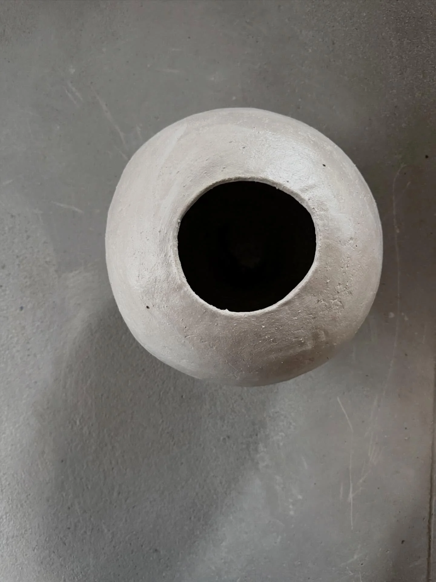 Grosse Vase. Steinzeug mit Porzellan und Asche. Einmalbrand 1280 Grad.

#moonjar #maelia #organicceramicforms