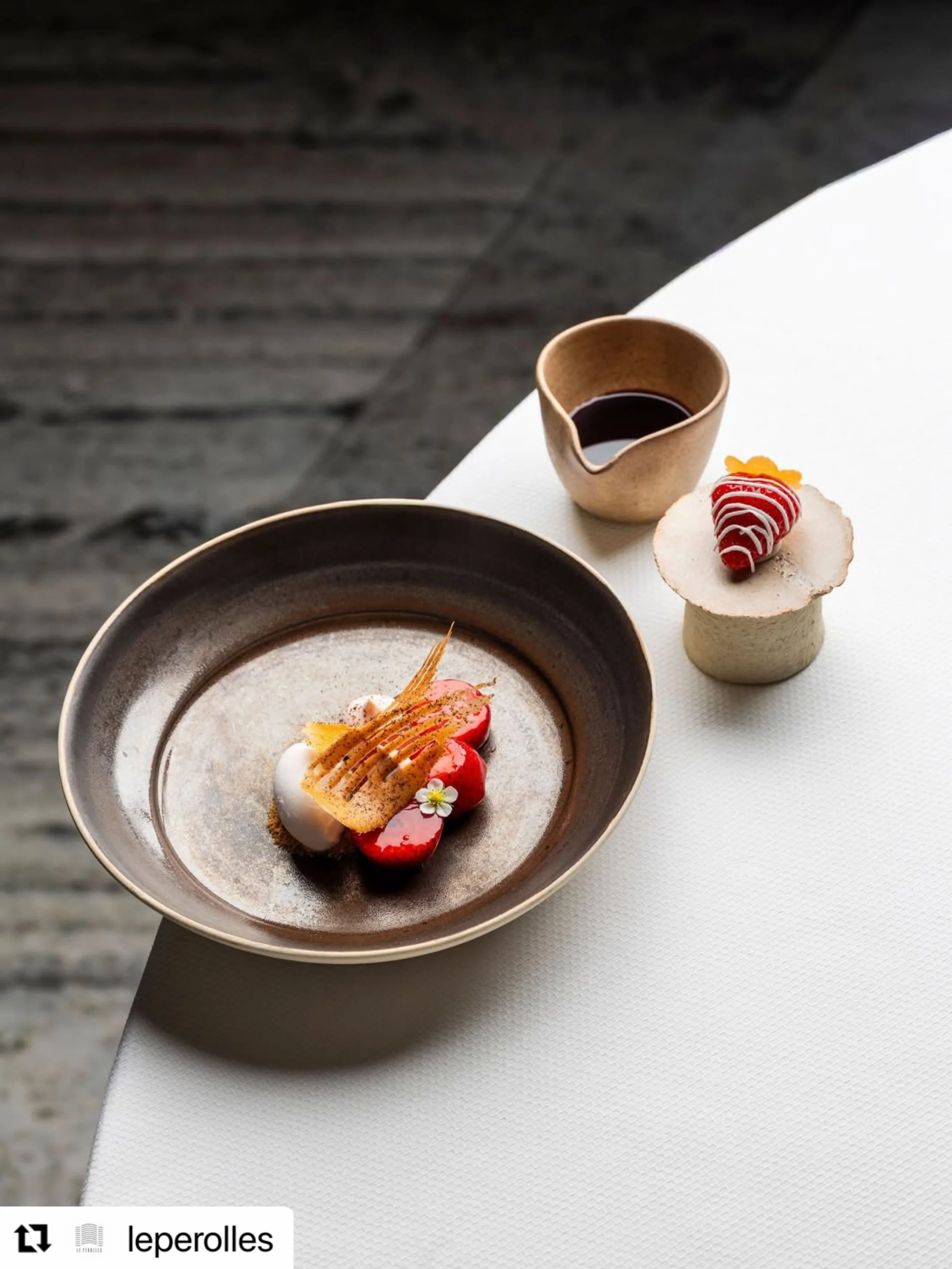 Plate, sauce cup and pedestal with different clays and glazes beautifully used by @leperolles 

#Repost @leperolles with @use.repost
・・・
Fraise @ferme.lasource . Gamay @domaine_devayes . Clou de girofle. 🍓

On a imagin&eacute; un dessert en plusieur