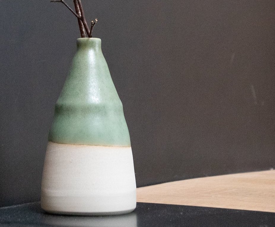 Flaschenvase Kupergrün mit Ast