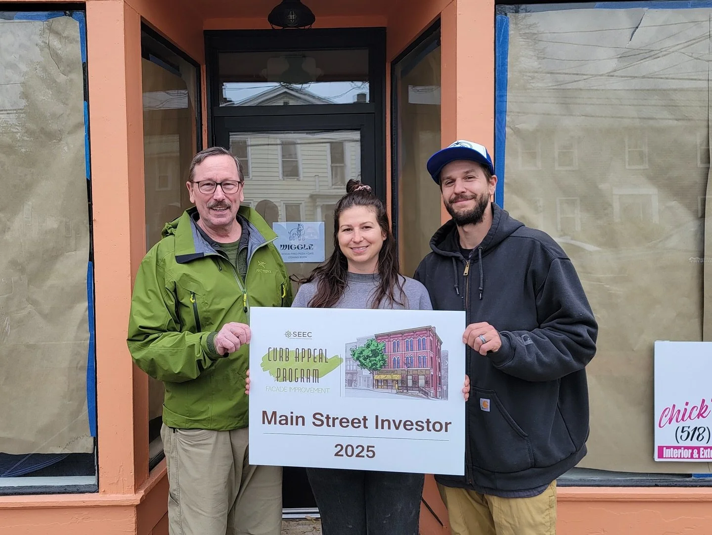 Today we launched Year 3 of our Curb Appeal Program! What better way to start than with the transformation of El Taco Shack into Wiggle On Main 🍕in 2025. 

A place many locals knew and loved, El Taco Shack closed and left behind a space full of stor