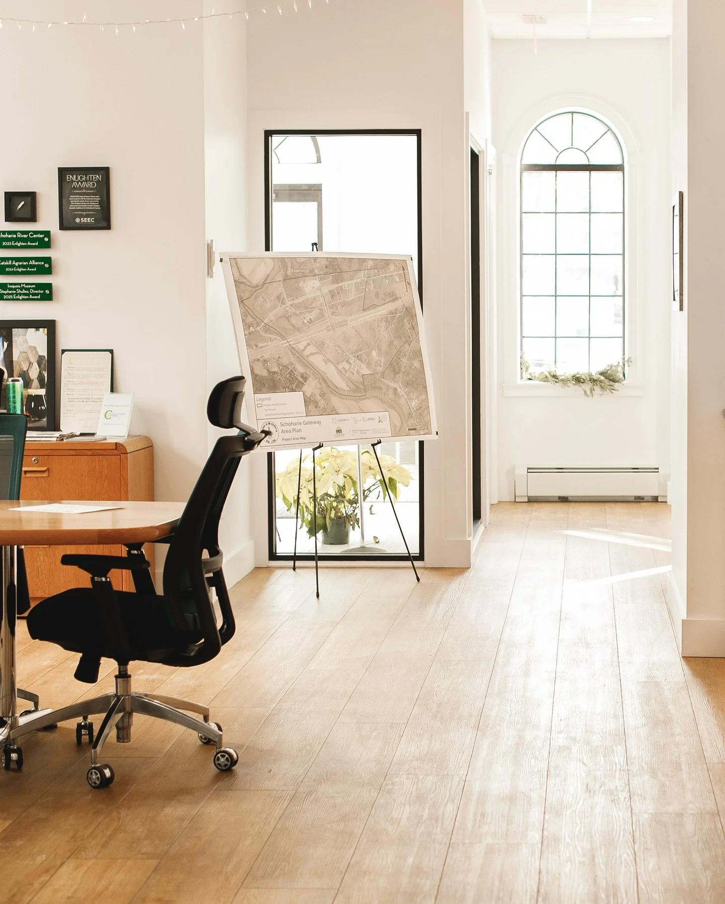 Step into 287 Main &mdash; our beautifully renovated building in the heart of Schoharie offers everything you need to work, create, and connect✨

High-speed WiFi, meeting rooms, full kitchen access, a walkable village &amp; of course, we are dog frie