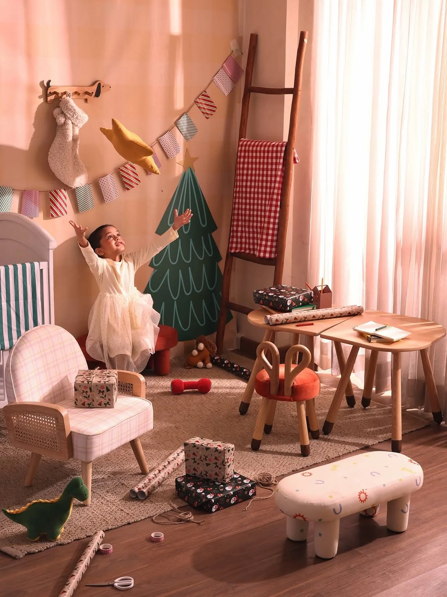 Christmas is around the corner with @babyzoo.in 

Client: @jayatiii 
Photographer: @nainagahlaut 
Stylist @pratyakshakalwaywork