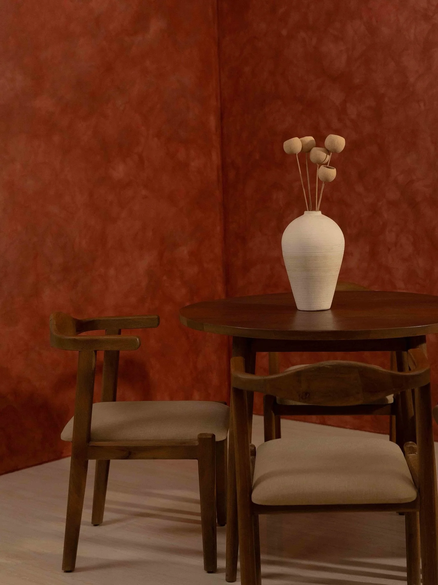 Currently crushing on this terracotta rust! The product just pops in front of it ✨ 
Ideal for home decor shoots. 
DM us for availability