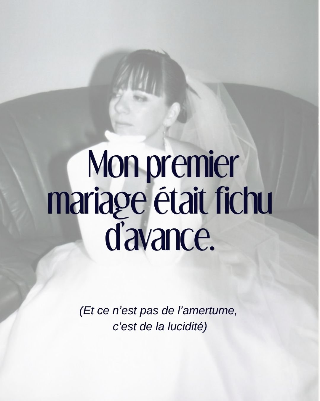 𝗠𝗼𝗻 𝗽𝗿𝗲𝗺𝗶𝗲𝗿 𝗺𝗮𝗿𝗶𝗮𝗴𝗲 &eacute;𝘁𝗮𝗶𝘁 𝗳𝗶𝗰𝗵𝘂 𝗱&rsquo;𝗮𝘃𝗮𝗻𝗰𝗲.
Pas par manque d&rsquo;amour.
Par manque de conscience.

Je me suis mari&eacute;e avec mes blessures, mes peurs, mes sch&eacute;mas&hellip; comme beaucoup de femm