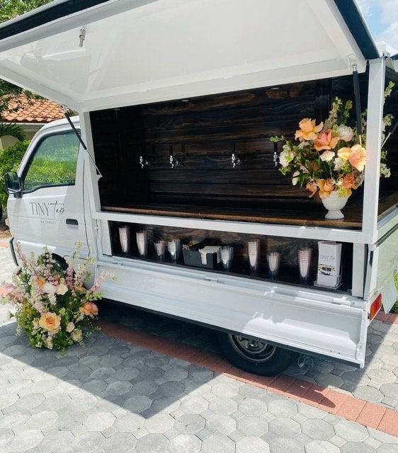 Tiny Tap of Naples bar truck serving cocktails at a Naples FL event
6-tap bar truck rental in Naples FL for outdoor events