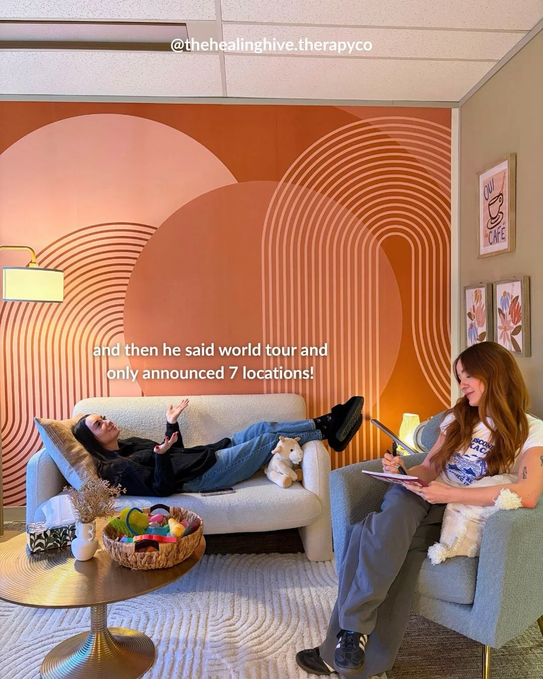 @harrystyles we love you though🎤🎧

👉🏻 FOLLOW @thehealinghive.therapyco for more relatable content + how we challenge traditional mental health therapy 🛋️✨

Looking to start therapy? Our therapists are accepting new clients across Canada and in-p