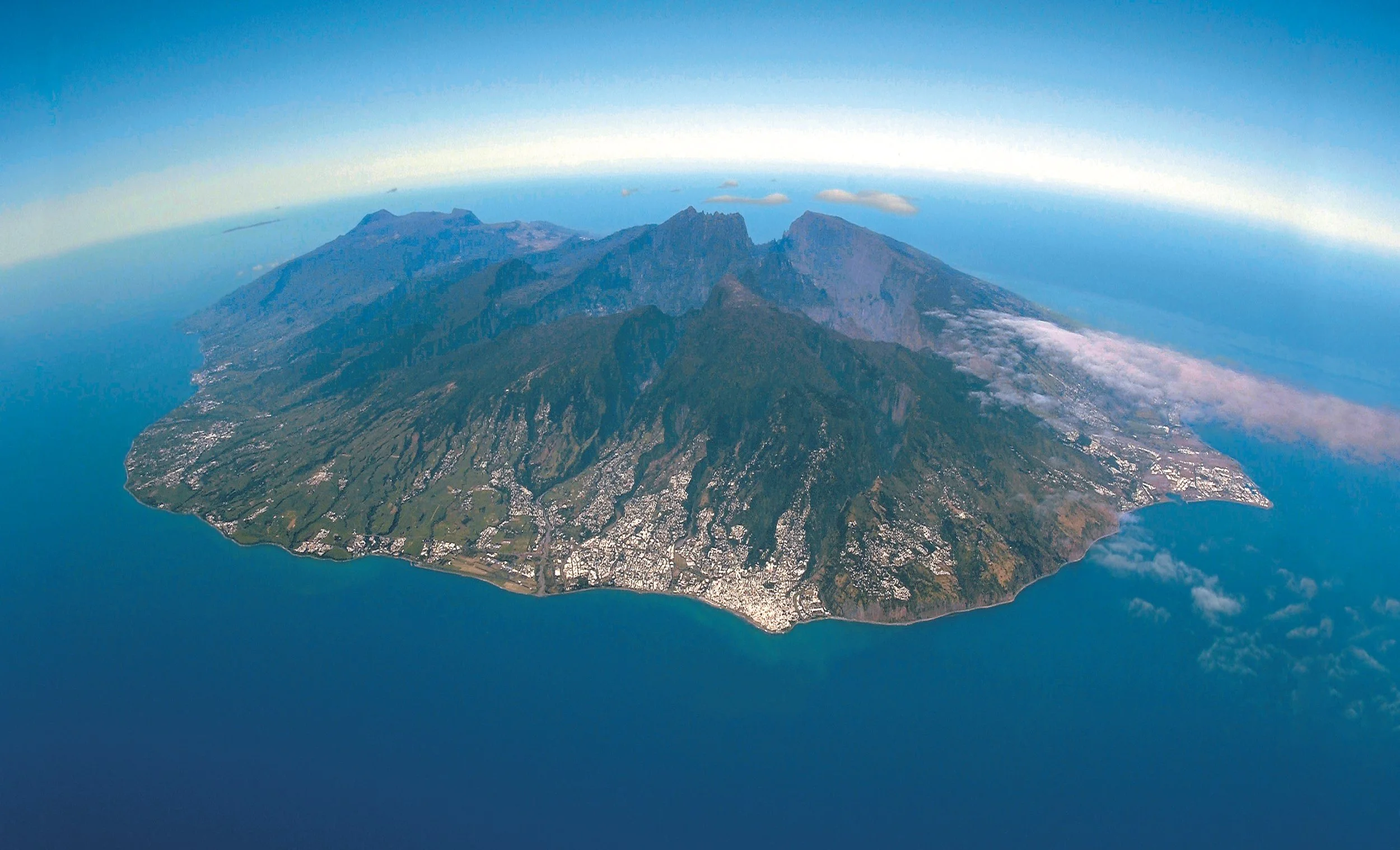 5-la_reunion_vue_du_ciel02+-+CREDIT+IRT+-+serge_gelabert_dts_12_2017.jpg