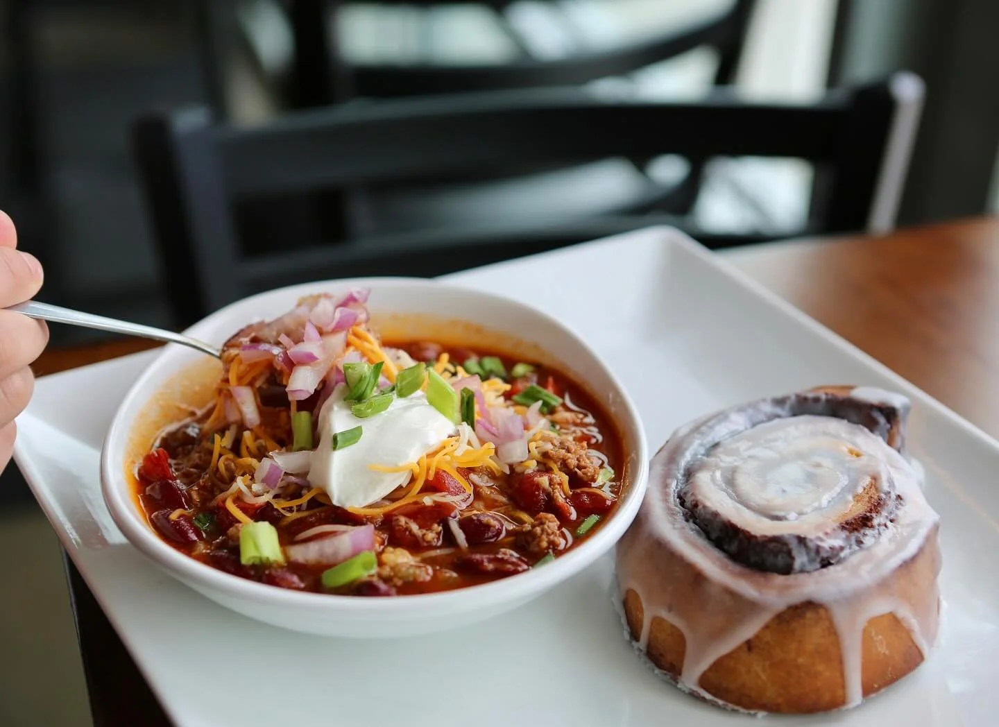 Your new favorite meal is here!🍲🫘
Merll&rsquo;s now has delicious chili with a cinnamon roll, the perfect pairing for football and cooler weather🍂🏈
Come in and warm up with a bowl today!

#merlls #merllspubpatio #waukee #waukeeiowa #chili #chilia