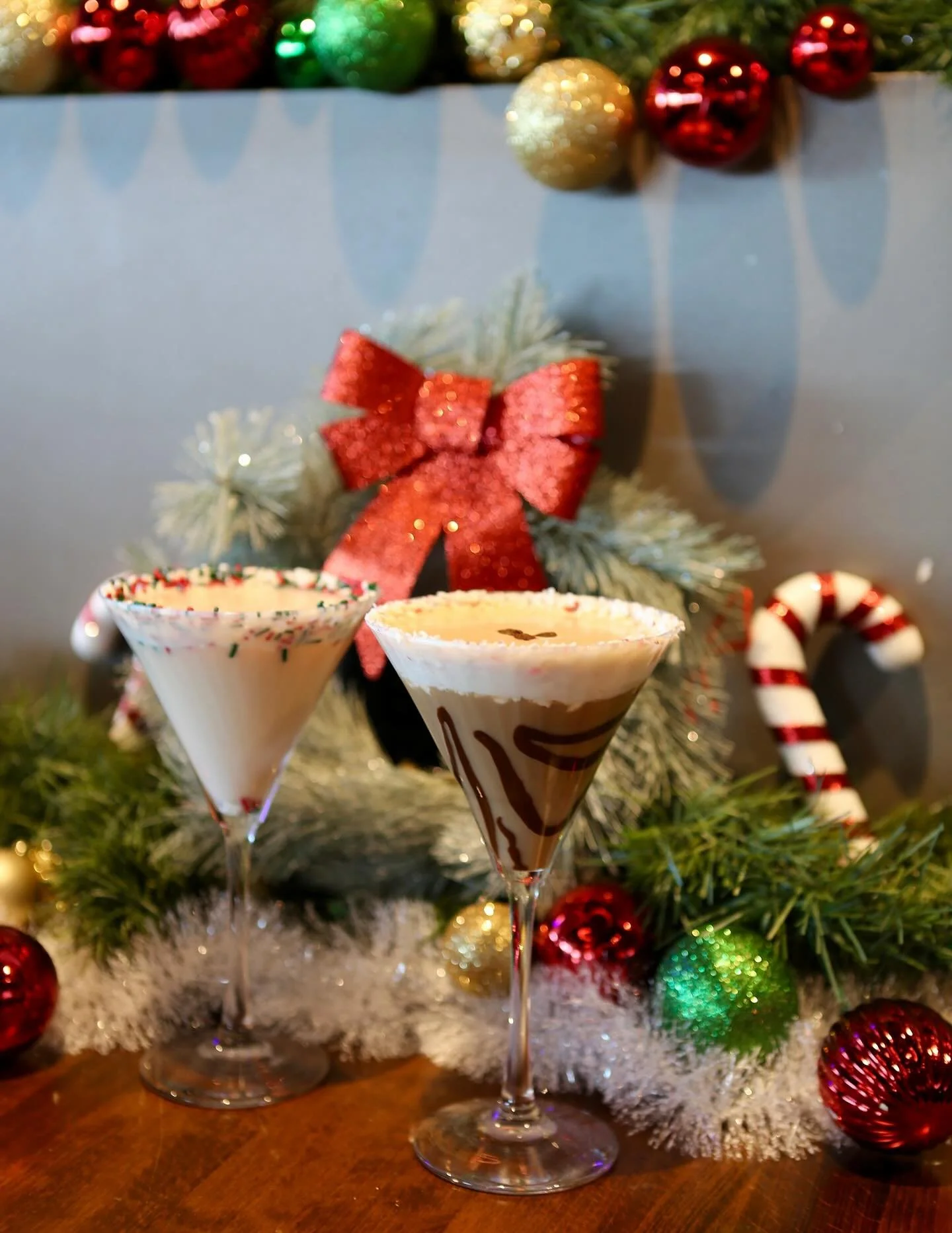 The perfect thing to start the weekend early is a Christmas cocktail at Merll&rsquo;s🎄🥂
Try our Peppermint Espresso Martini and our Sugar Cookie Martini!🍸

#merlls #merllspubpatio #waukee #waukeeiowa #christmas #popupbar #christmaspopup #miracleat