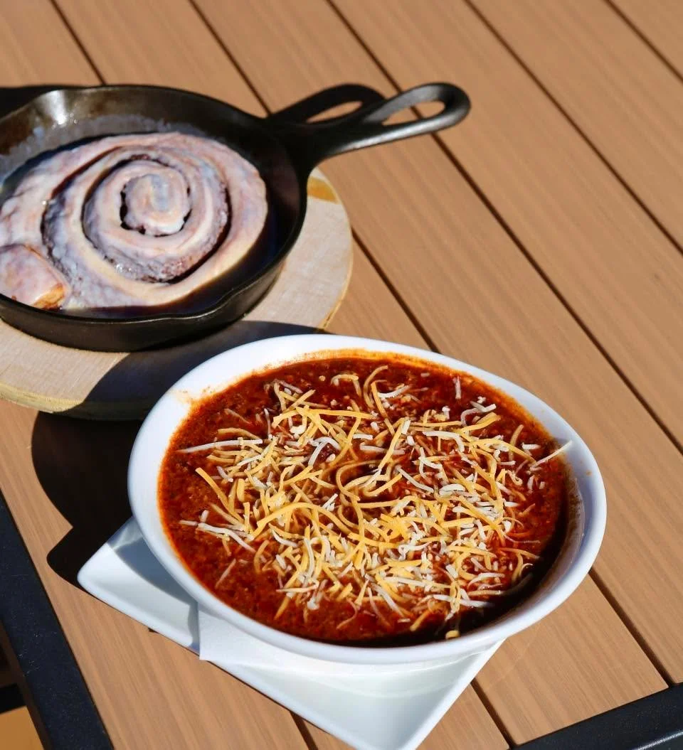 The perfect football food!🤩🫘
We&rsquo;ve got Iowa State kicking off at 11am followed by Iowa at 2:30pm🏈
Grab some chili and enjoy the games with us!

#merlls #merllspubpatio #waukee #waukeeiowa #chili #chiliandcinnamonrolls #collegefootball #hawke