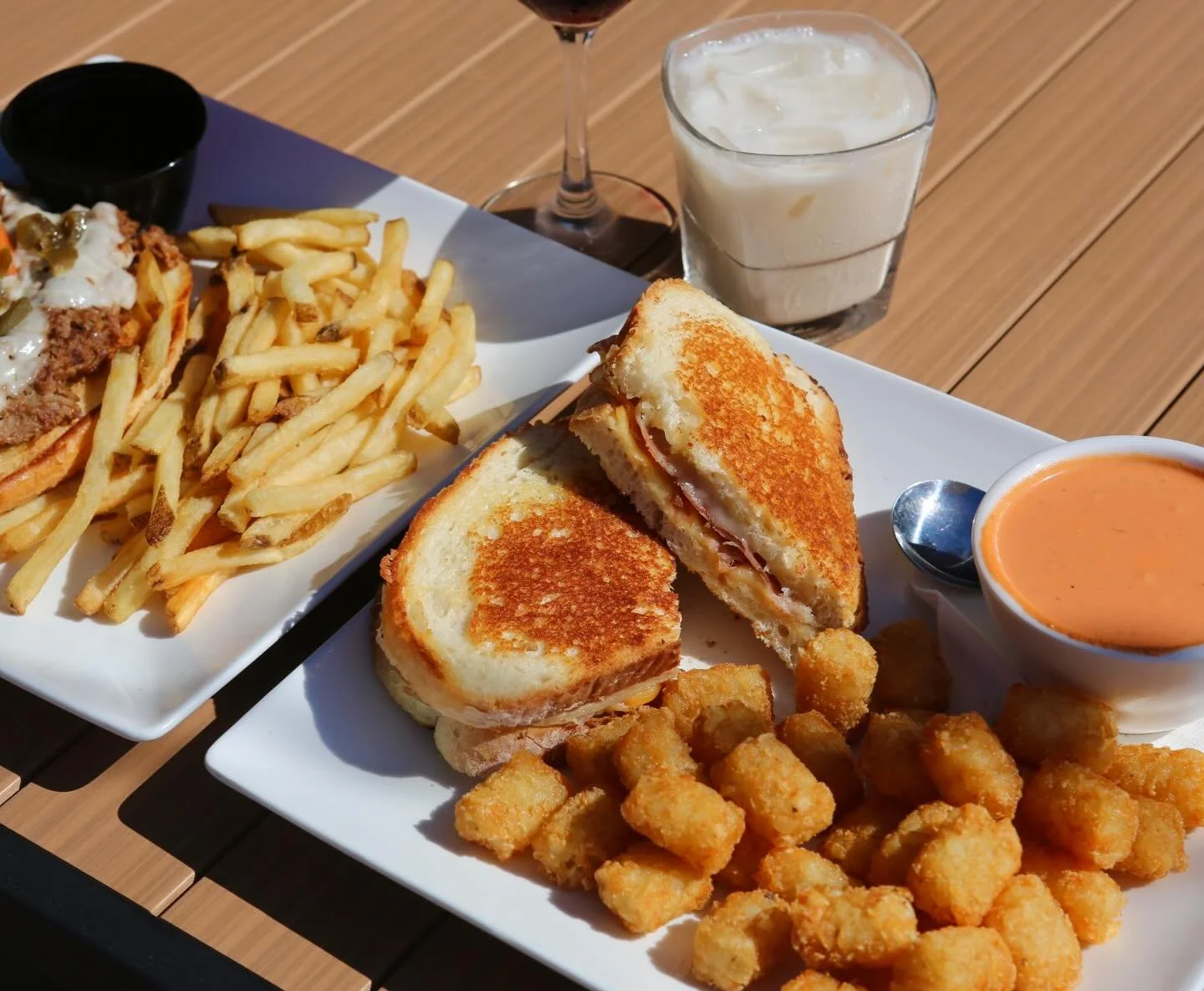 Let Merll&rsquo;s take care of lunch for you today!🥪🥙

#merlls #merllspubpatio #waukee #waukeeiowa #lunch #lunchspecial