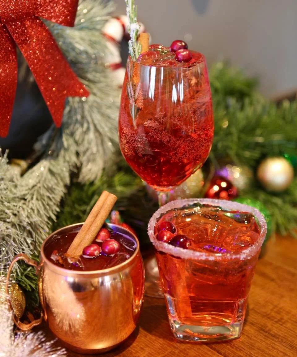 Let Miracle at Merll&rsquo;s help you get into the holiday spirit this weekend!🎄🥂

#merlls #merllspubpatio #waukee #waukeeiowa #miracleatmerlls #holidayspirit #christmascocktails #cranberry