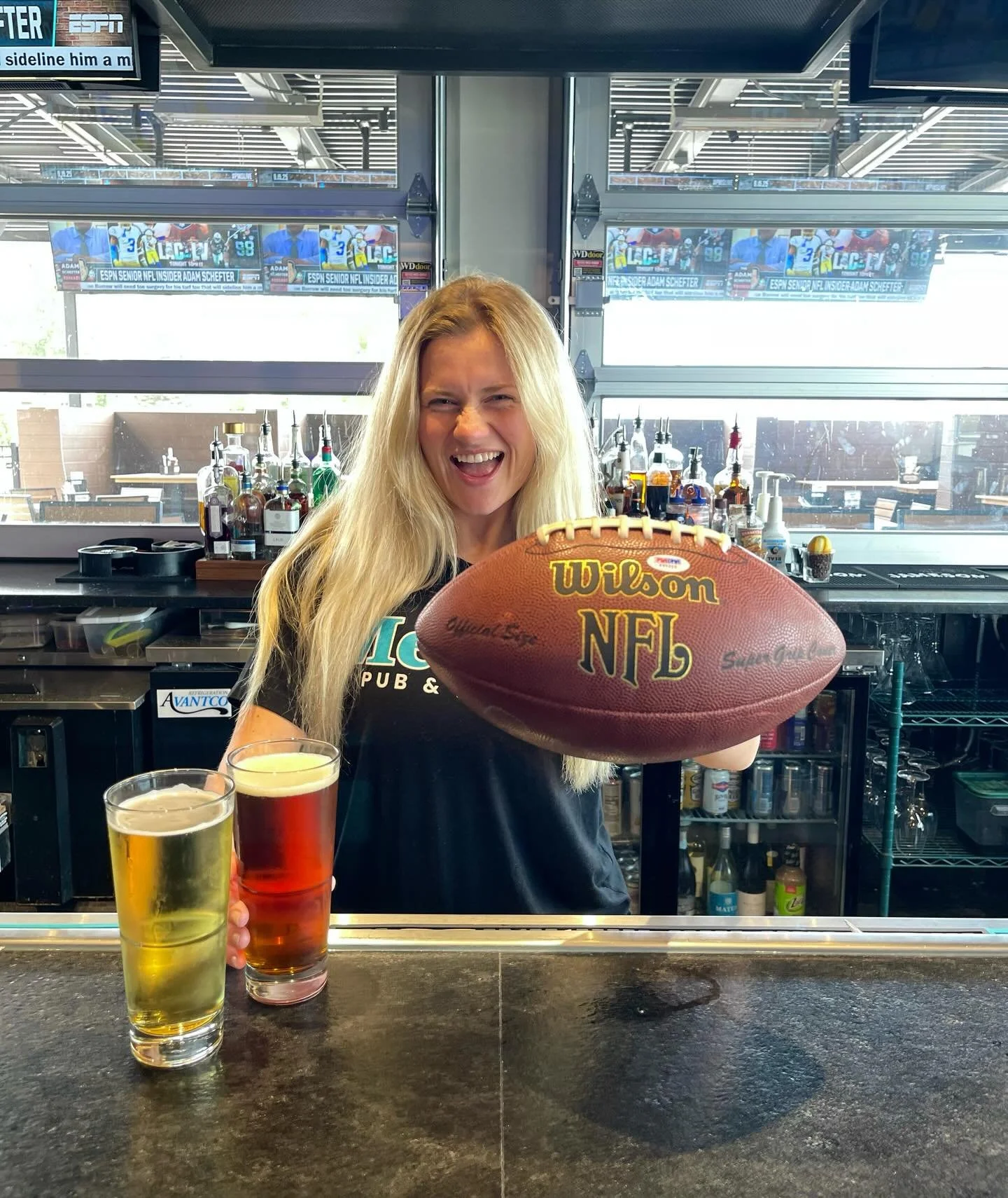 It&rsquo;s the College National Championship tonight!🤩🏈
Join us for some delicious dinner, and stick around for Miami vs. Indiana at 6:30pm🔥

#merllspubpatio #collegenationalchampionship #collegefootball #sportsbar #miamivsindiana