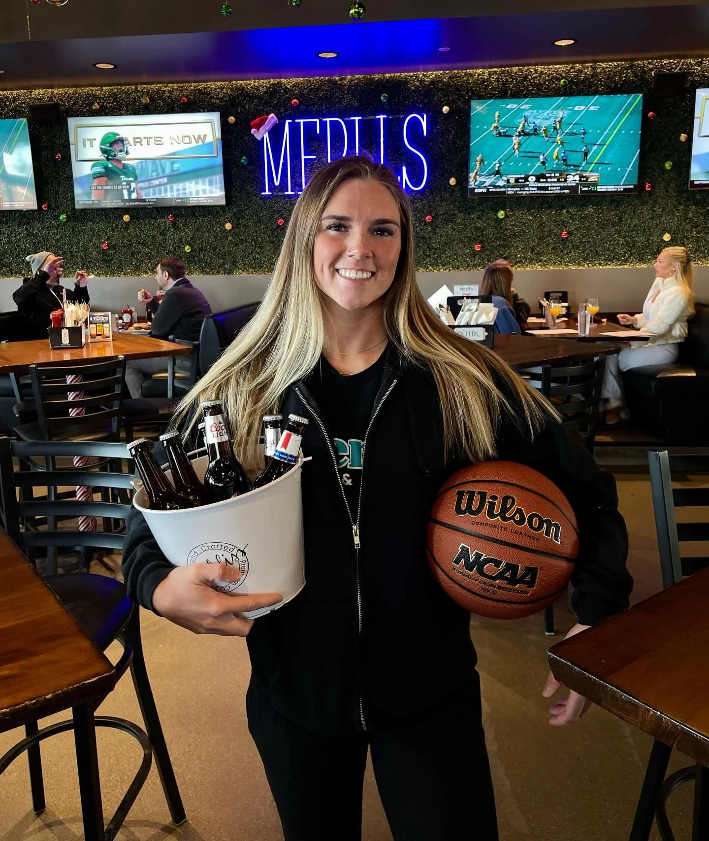 With how it&rsquo;s looking, you&rsquo;re gonna have to spend your entire weekend at Merll&rsquo;s!🤩
🏀Today, join us at 3pm for both Iowa State Men&rsquo;s and Women&rsquo;s!
🏀On Sunday, we&rsquo;ve got Iowa Women&rsquo;s at 1pm!
🏈AFC Championshi
