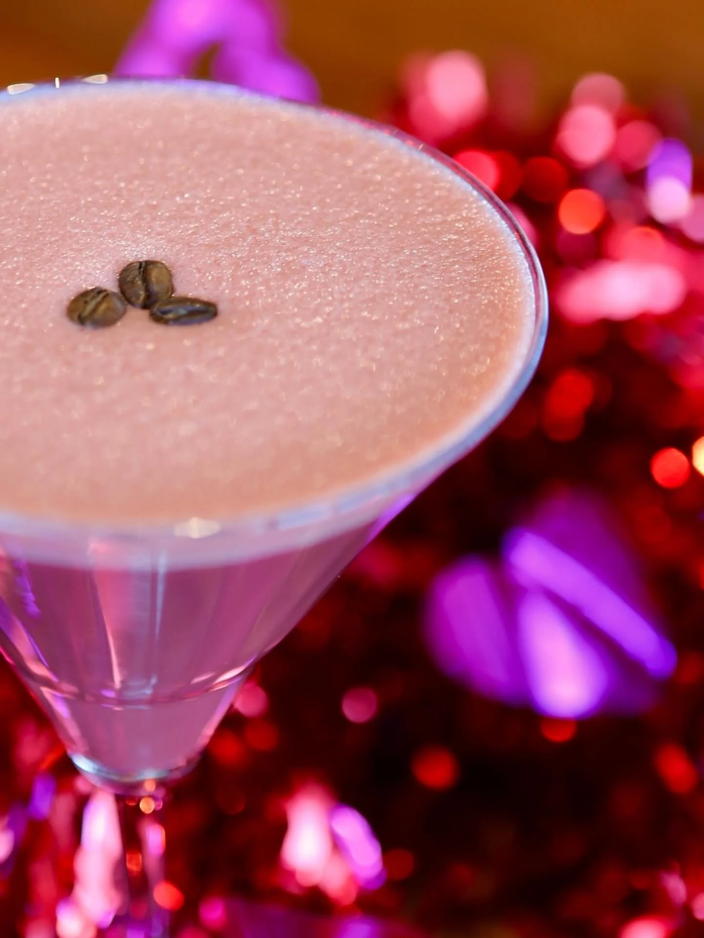 Something sweet is coming your way at Merll&rsquo;s💘🥂

#merlls #merllspubpatio #waukeeiowa #valentinesday #valentinescocktails