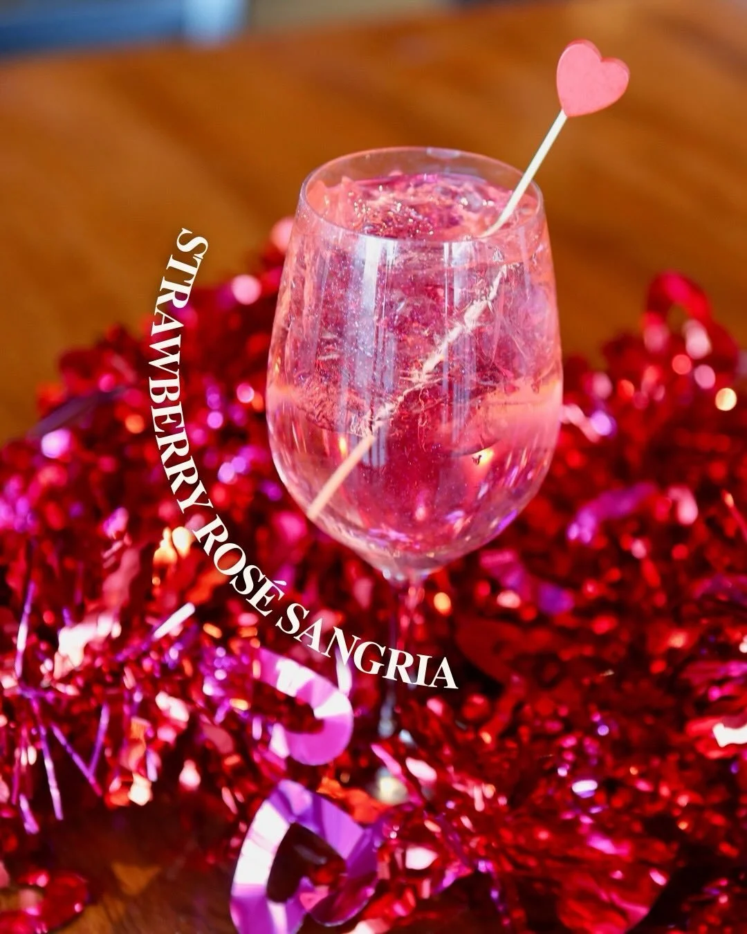 Love Is In The Air!💘🥂
Merll&rsquo;s has some lovely Valentine&rsquo;s sips starting TODAY that you can&rsquo;t miss trying🥰
Get into the Valentine&rsquo;s spirit at Merll&rsquo;s!❣️

#merllspubpatio #waukeeiowa #valentinescocktails #valentinesday 