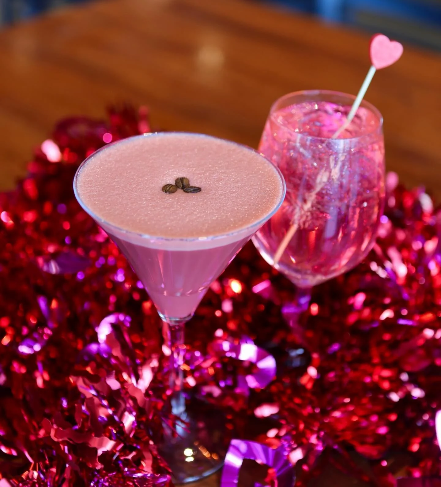 Fall in love with Merll&rsquo;s Valentine&rsquo;s sips this weekend🥰❣️

#merllspubpatio #waukeeiowa #valentinescocktails #redvelvetespressomartini