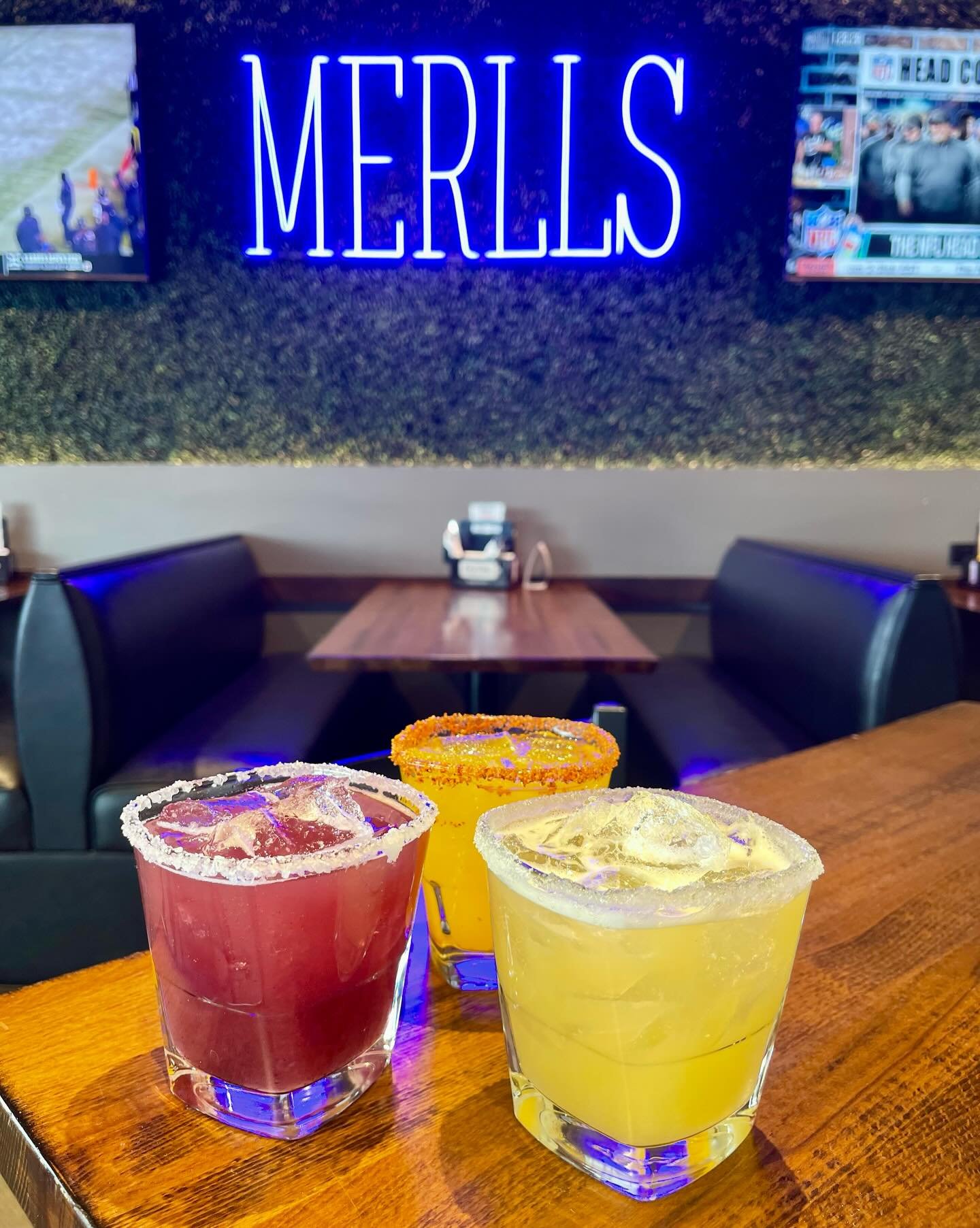 Looking to give your day a kickstart? Head to Merll&rsquo;s for Margarita Monday!🥃🍋&zwj;🟩

#merlls #merllspubpatio #waukeeiowa #margaritamonday #drinkspecial