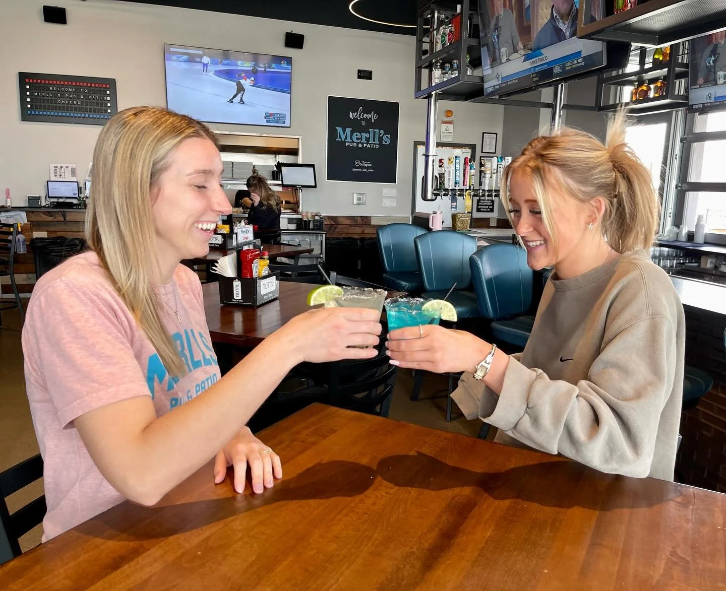 Happy National Margarita Day!🥃🍋&zwj;🟩
Head on over to Merll&rsquo;s today and share a margarita with your favorite people🎉🥂

#merllspubpatio #waukeeiowa #nationalmargaritaday #margaritas
