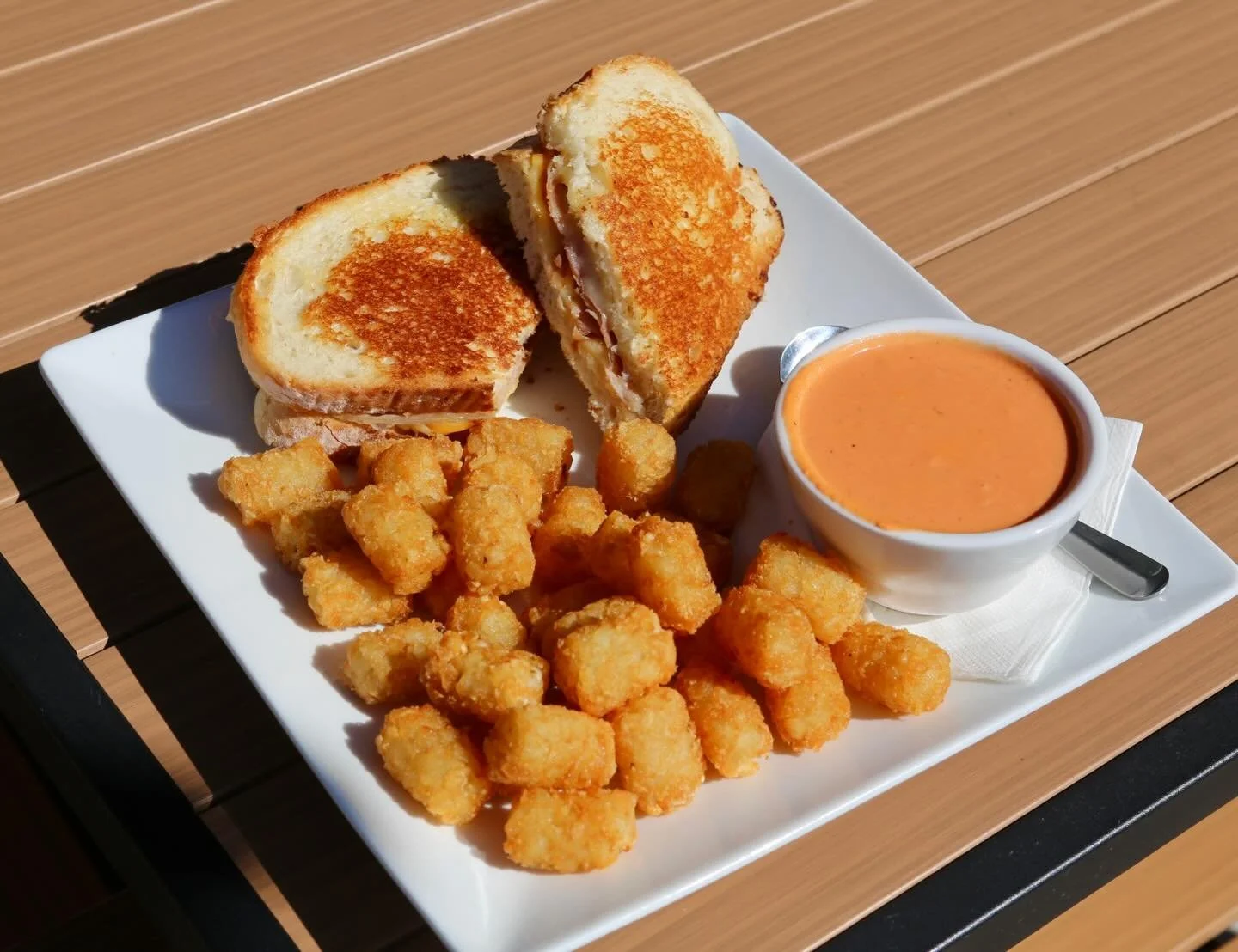 The sun is shining, and we&rsquo;re having a warmer few days again! Perfect excuse to go out and grab a bite at Merll&rsquo;s☀️🥪

#merllspubpatio #merlls #waukeeiowa #warmingup #iowaweather