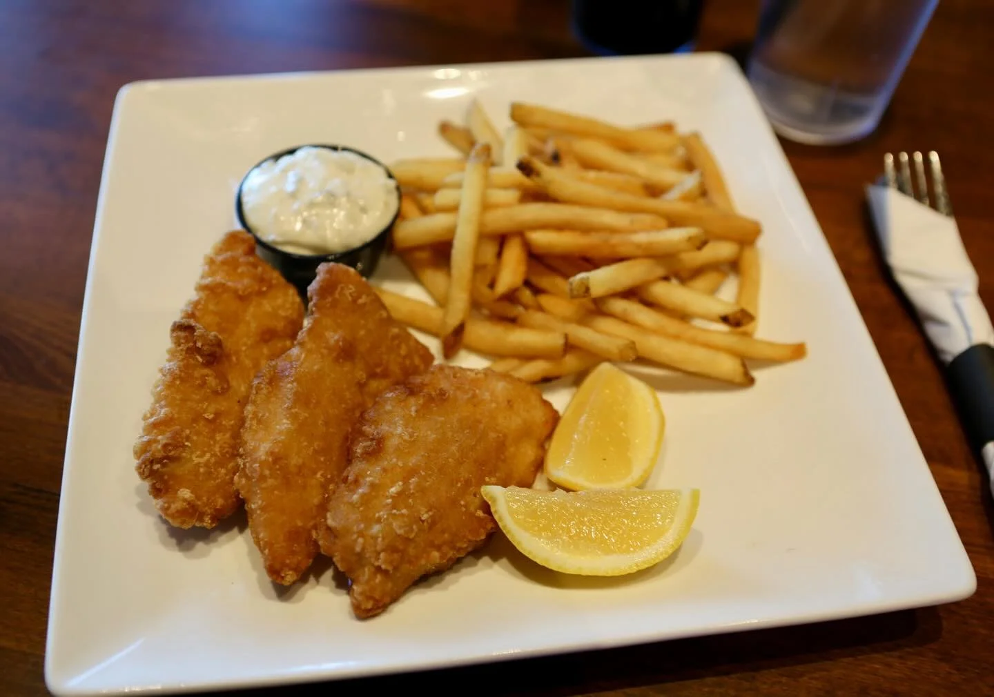 One of your favorite specials is back at Merll&rsquo;s!🤩
Every Friday, we&rsquo;ve got Fish &amp; Chips!🐟🍟
Brave the cold and come grab some today at Merll&rsquo;s❄️

#merllspubpatio #waukeeiowa #fishandchips #warmupwithus #foodspecial