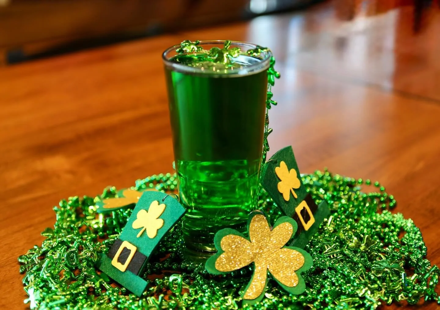 Happy St. Patrick&rsquo;s Day!🤩🍀
Celebrate with us at Merll&rsquo;s by drinking some delicious green beer🍺💚

#merlls #merllspubpatio #greenbeer #stpatricksday #waukeeiowa