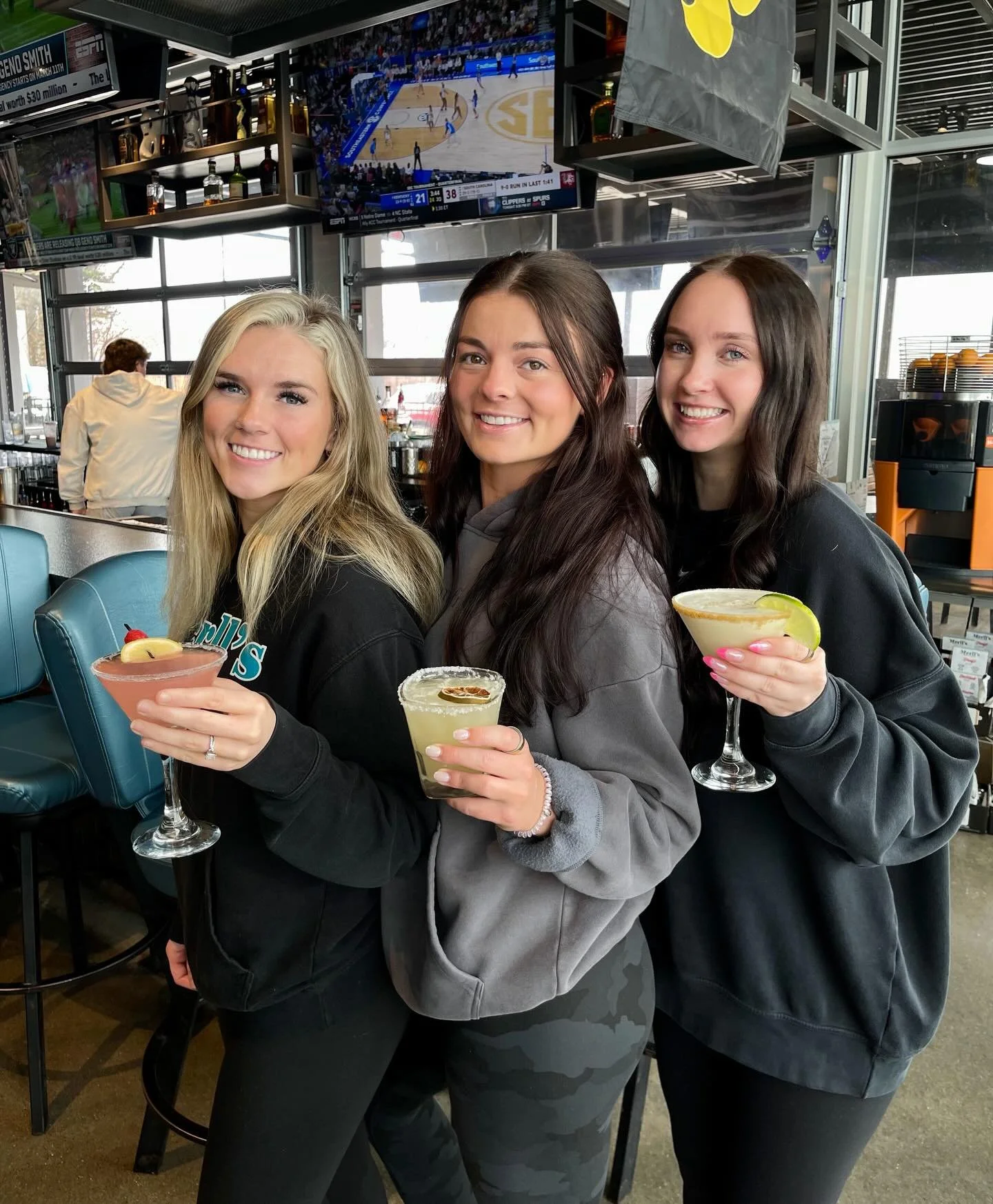 It&rsquo;s the perfect weekend to head over to Merll&rsquo;s with your gals and try our new spring drinks!☀️🌼🥂
The sun is shining and calling you out to Merll&rsquo;s!

#merllspubpatio #waukeeiowa #springdrinks #springcocktails #patioseason