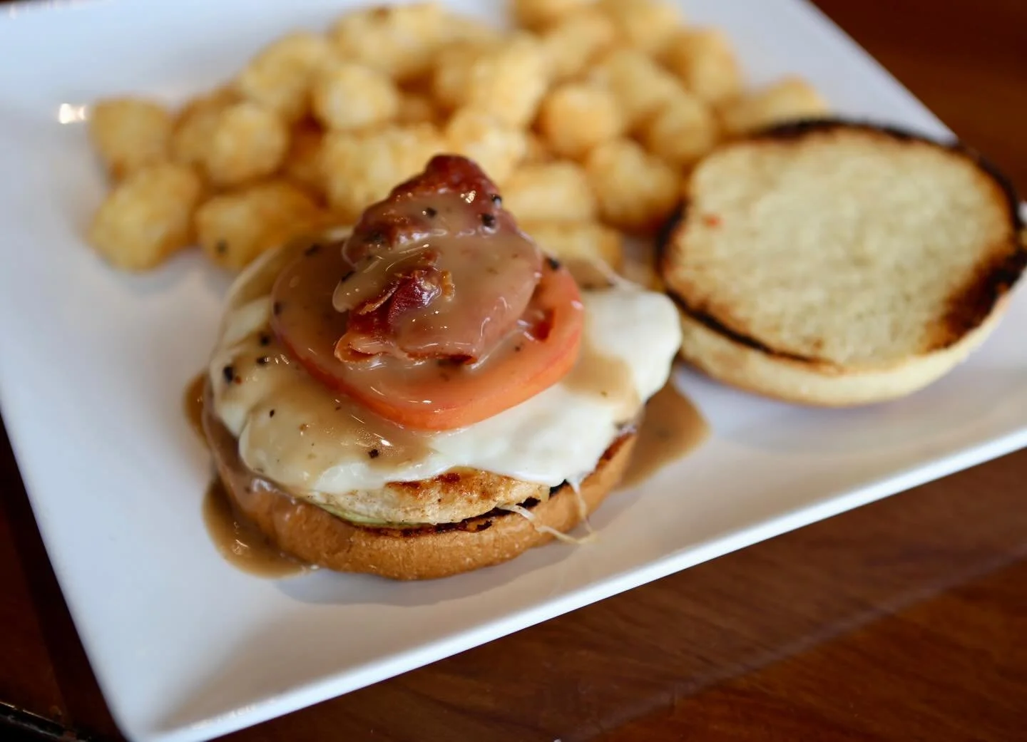 Try our Italiano Chicken Sandwich! Combining a grilled chicken breast, pesto mayo, provolone, balsamic, tomato, and prosciutto, you&rsquo;ve got the perfect lunch or dinner meal😋🥪

#merllspubpatio #waukeeiowa #chickensandwich #italiano #lunchspecia