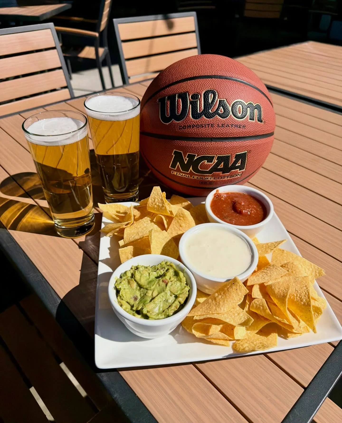 We&rsquo;ve got the NCAA Men&rsquo;s Championship showdown tonight, and you want catch it at Merll&rsquo;s🔥
Join us at 7:50pm for Michigan vs. UConn🤩🏀

#merllspubpatio #marchmadness #ncaabasketball #ncaachampionship #collegebasketball