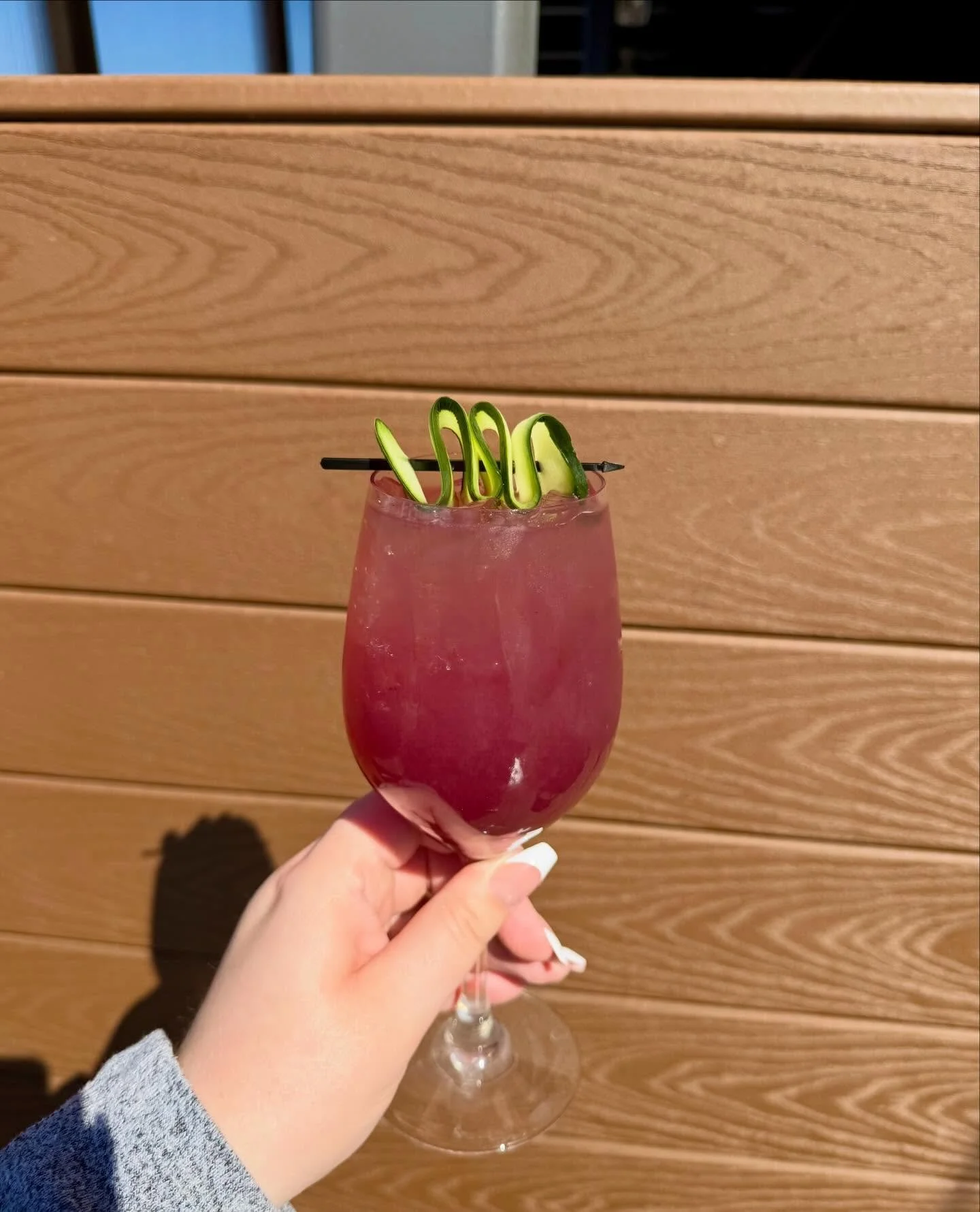 Want to soak up this sunny day? Head on over to Merll&rsquo;s and grab our Blueberry Cucumber Spritzer!🫐🥒🥂

#merlls #merllspubpatio #waukeeiowa #blueberrycucumberspritzer #springdrinks