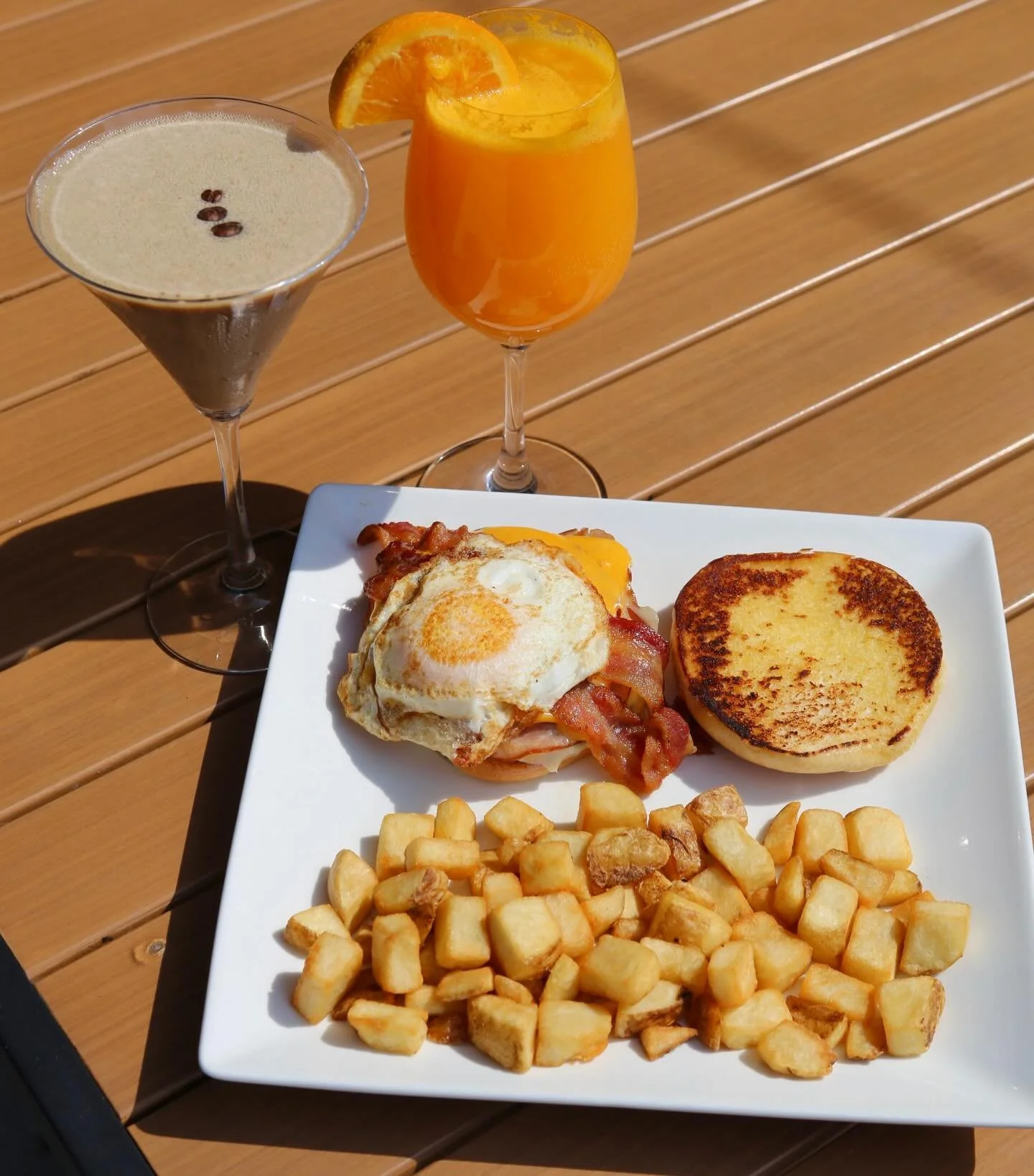 Grab an amazing brunch at Merll&rsquo;s!☀️🍳
Every weekend starting at 10am☕️

#merlls #merllspubpatio #brunch #weekendbrunch #waukeeiowa