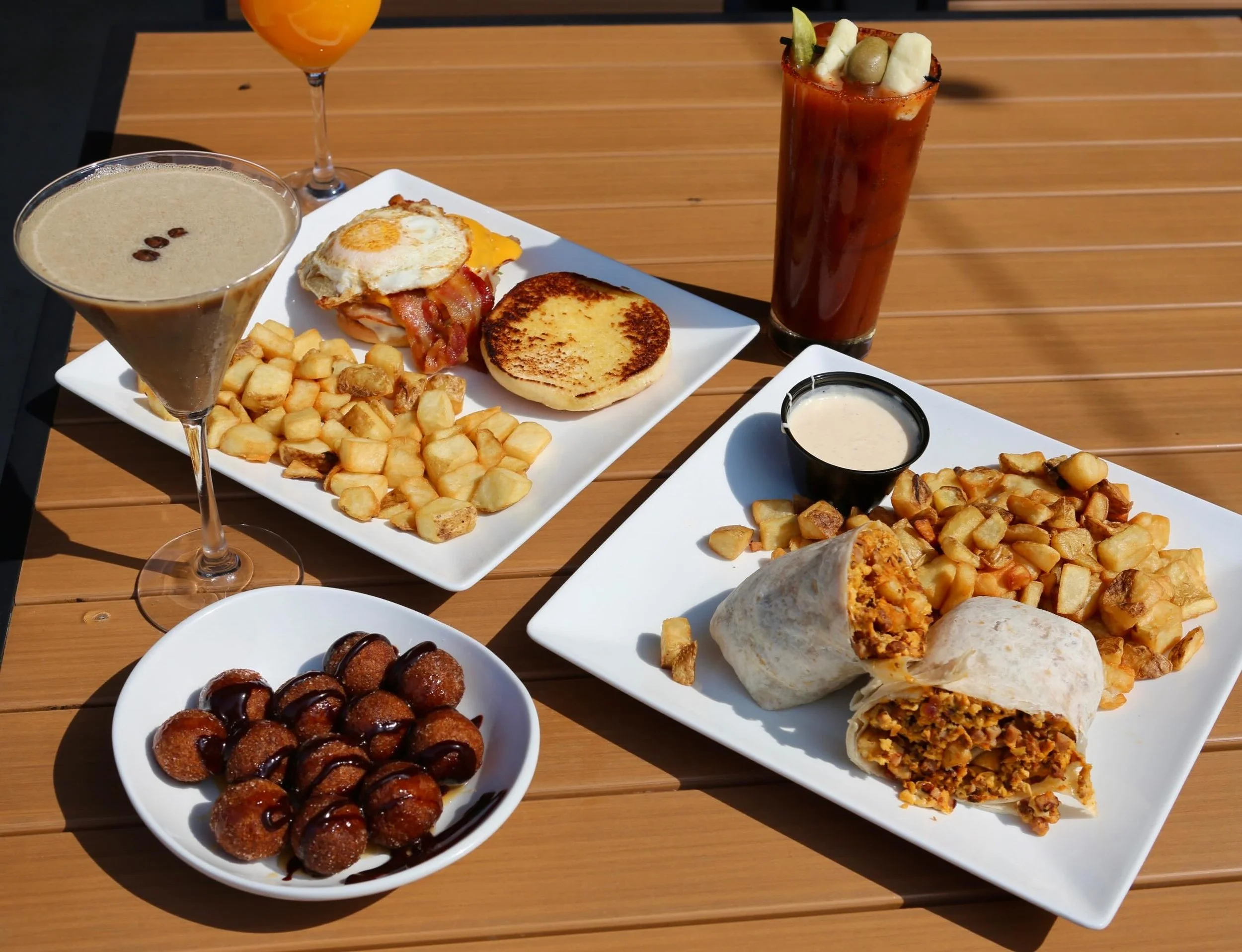 Here&rsquo;s your perfect Mother&rsquo;s Day brunch spot!☀️
Join us for the perfect brunch for mom this weekend🍳🥂

#merllspubpatio #mothersday #mothersdaybrunch #weekendbrunch #patioseason