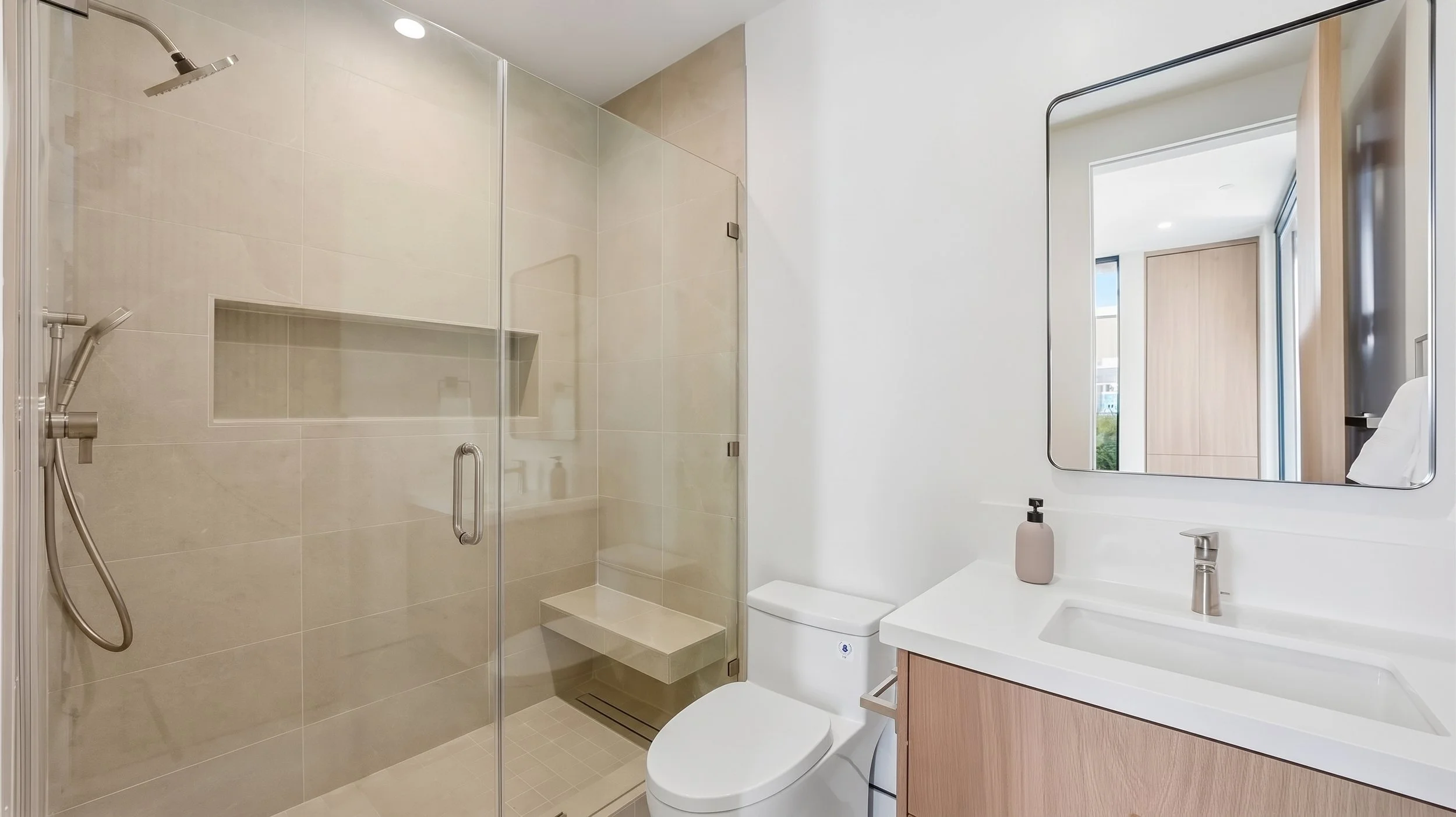 813 N Genesee Ave-bathroom (3).jpg