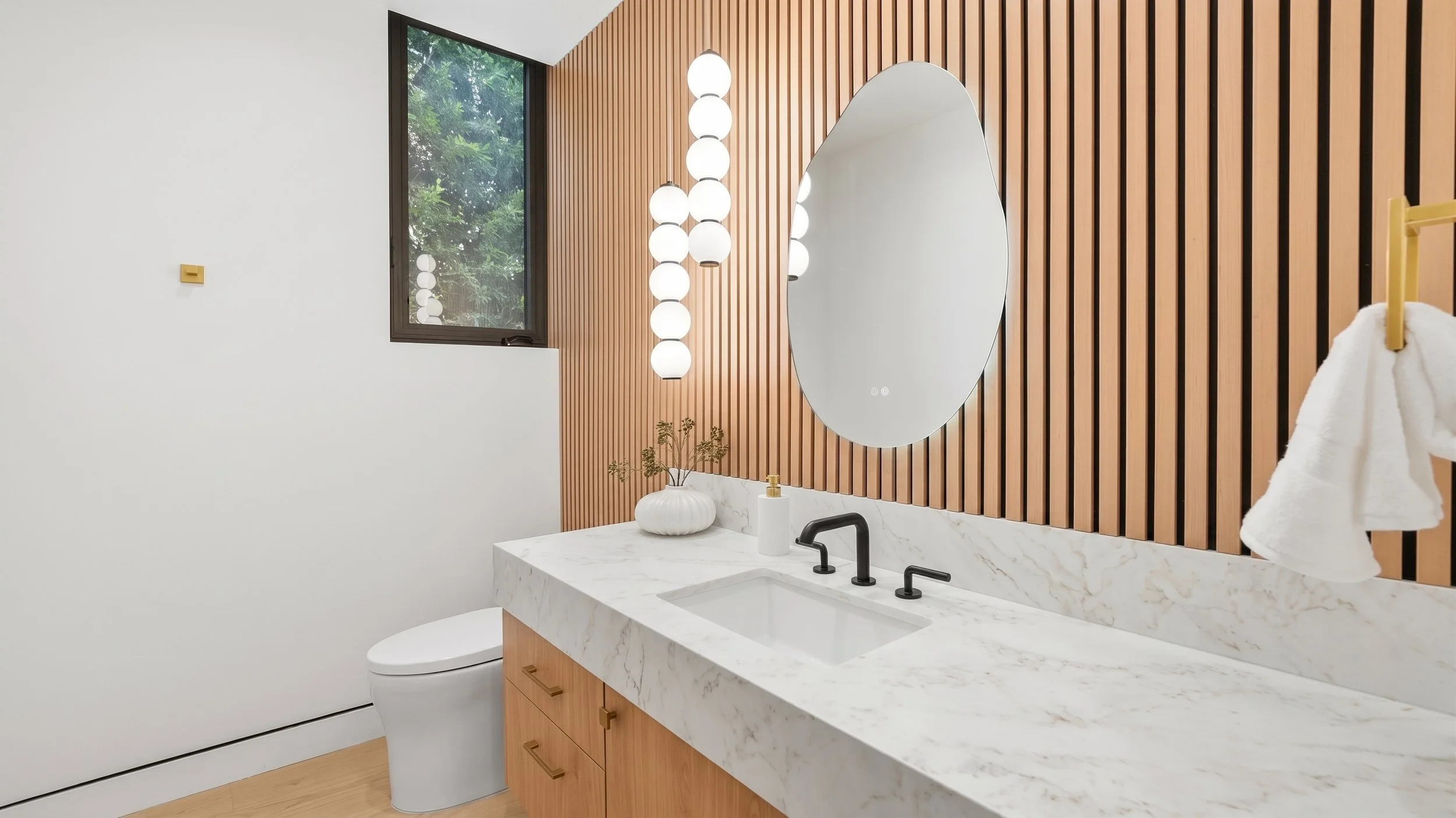 813 N Genesee Ave-bathroom (1).jpg