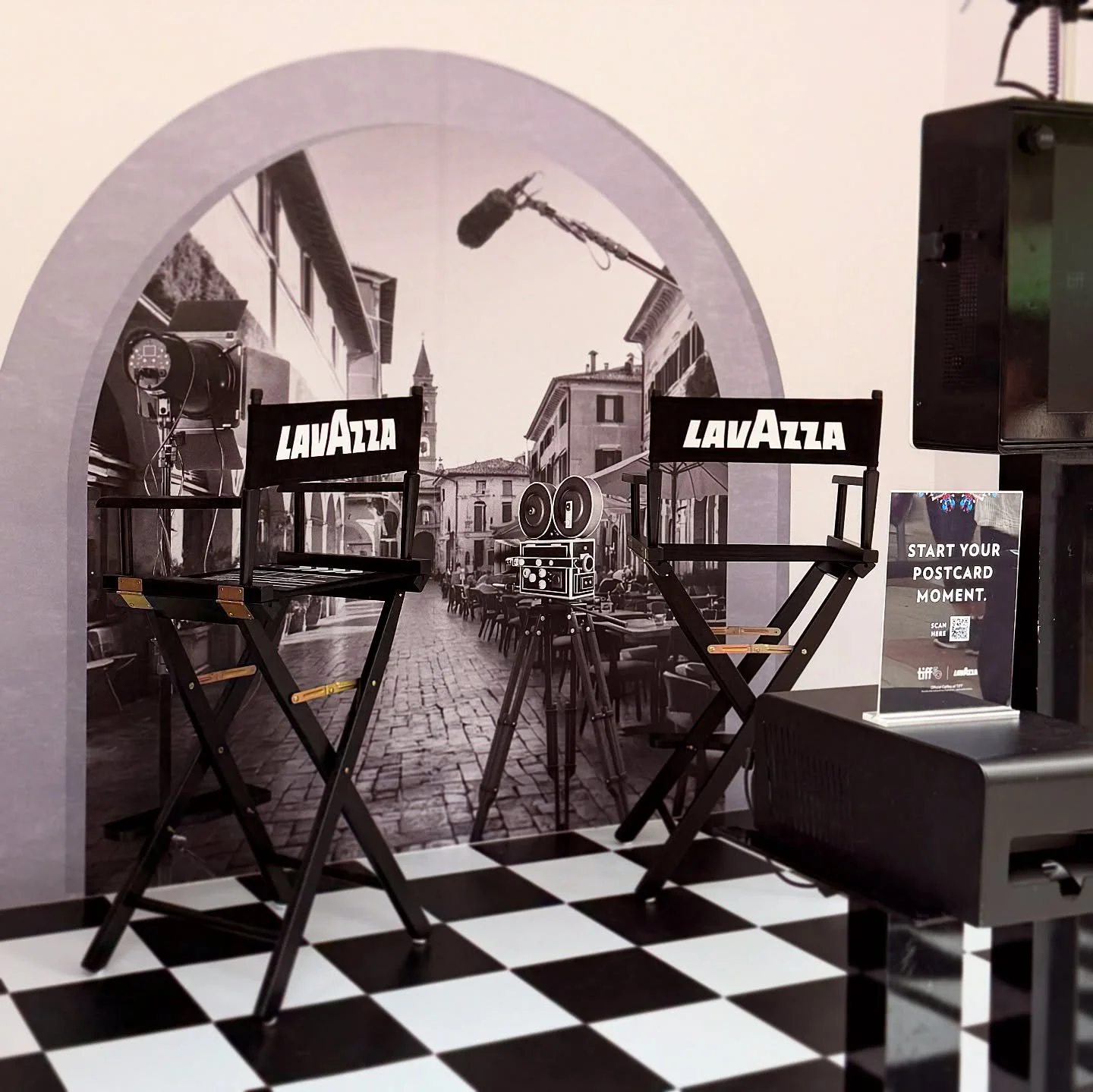 SWIPE FOR RENDERING TO REALITY 👀➡️
A recent project with @outerstellarstudio and talk shop for Lavazza. Always lovely getting to work with @leannamariarlee and this one was a doozy! 🎉

I was asked to render the visual build for the Lavazza booth ☕️