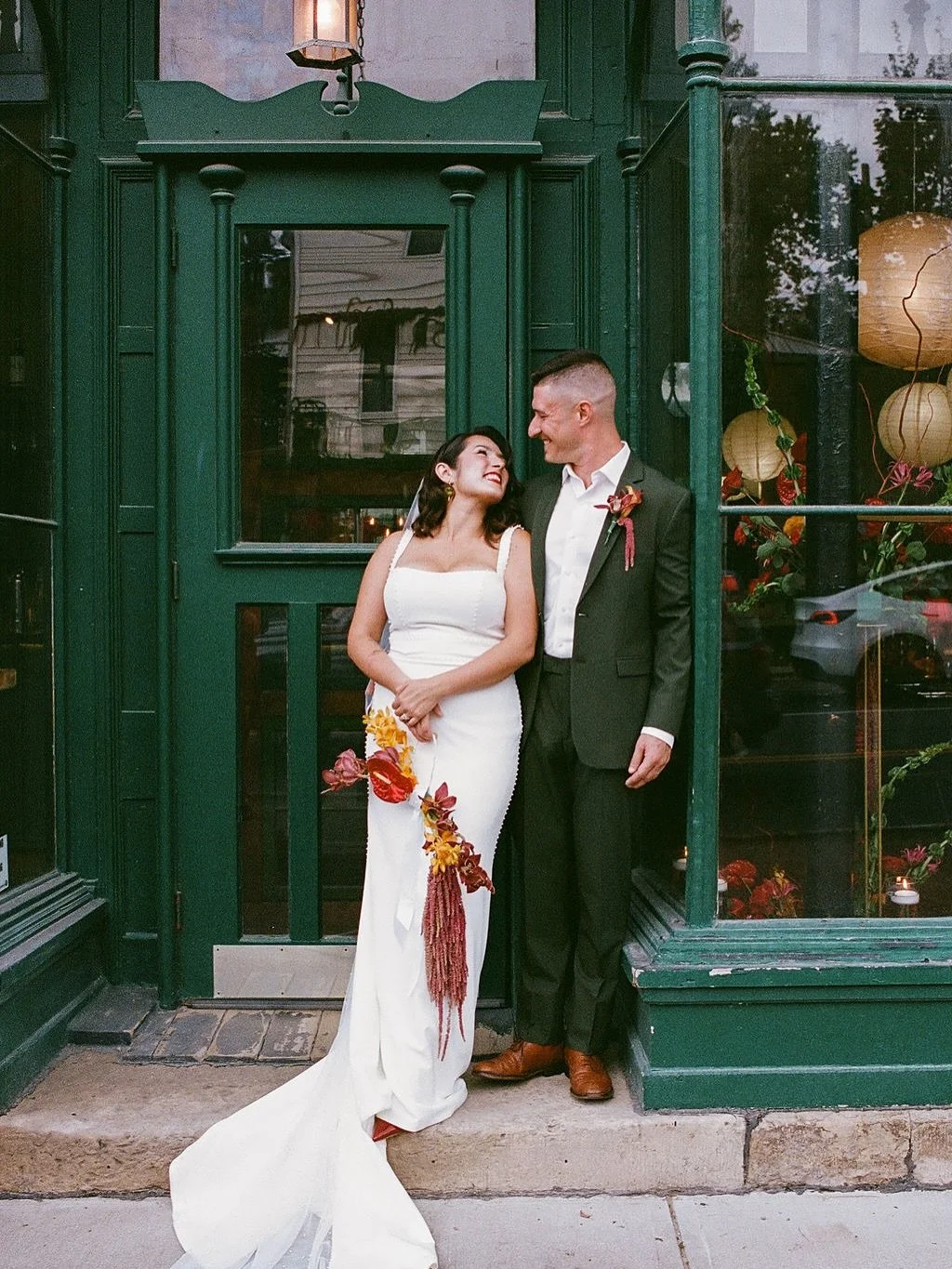 Thrilled to share that this moody, tropical-meets-modern elopement editorial was just published in Confetti Magazine! 🌺🖤✨

We teamed up with Honey Events + Design and an incredibly talented roster of vendors to bring a cigar-lounge / speakeasy&ndas