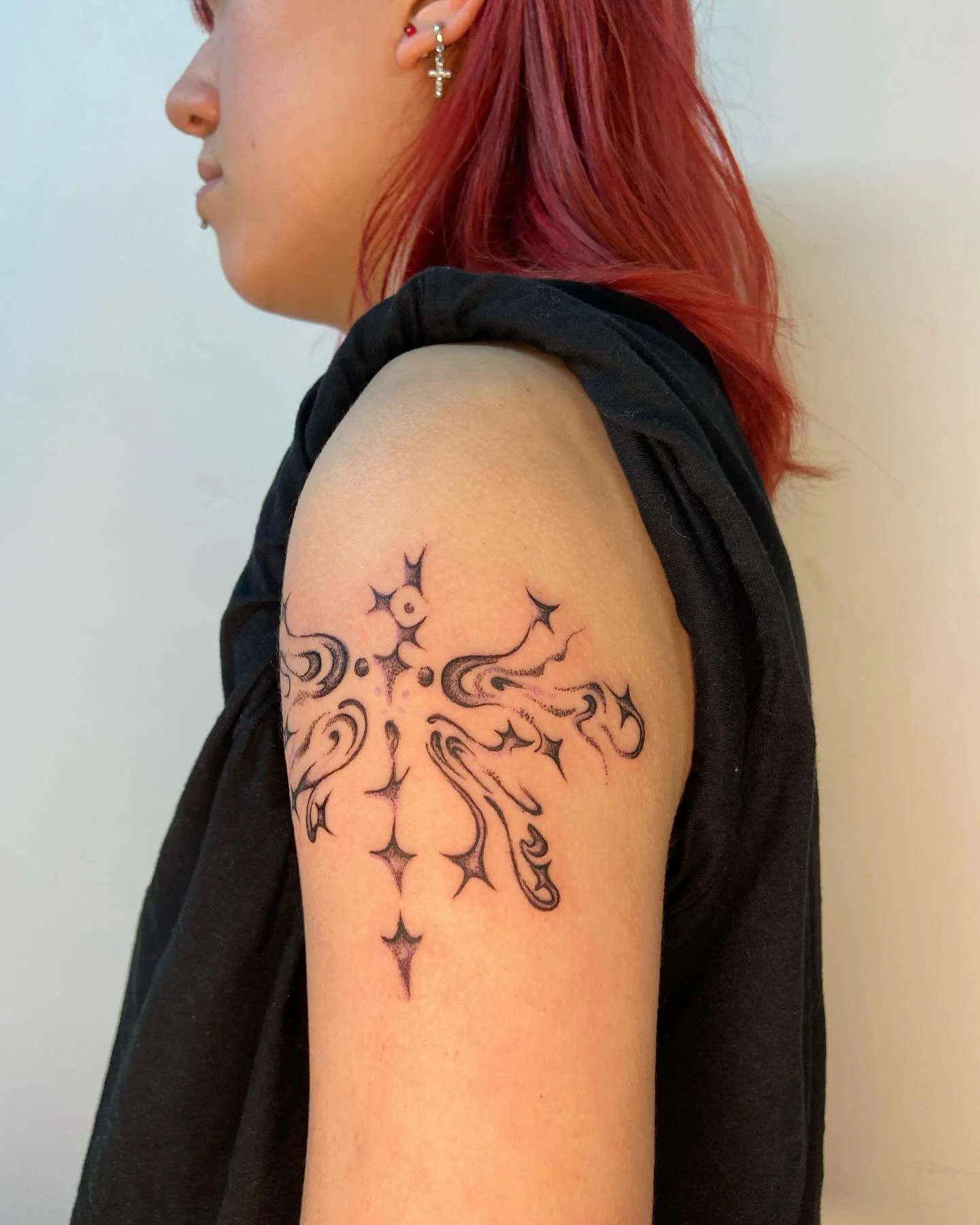 gave a cutie custom tattoo to my sister at @____c.r.u.s.h ! check out her amazing mural work @margaloguo