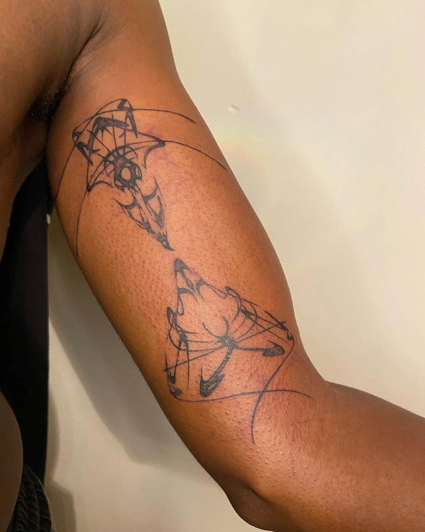 secret fishy bones 🐠 🩻  for lou 🩷🦋 da loml
.
.
.
.
.
.
.
.
.
#mtltattoo #queertattooartist #fishtattoo #fishtattoos #abstractart #procreateart #needlework #loveisintheair