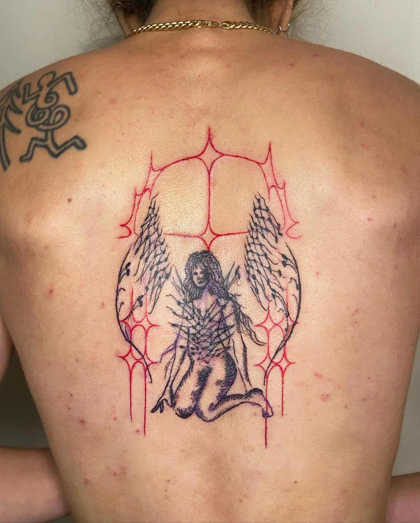 Angel trapped at the gates of heaven with wings emerging from her soul 🪽 designed with the Palestinian keffiyeh pattern for  @bb.bedouin 
.
.
.
.
.
.
.
.
.
#fantasytattoo #montrealtattoo #qttr #transtattoo