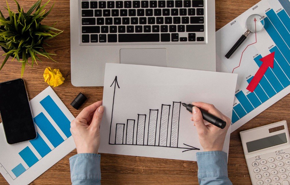 Should I Scale to $10M or Sell at $5M? The Risk/Reward of Holding Your Business Until 2028.