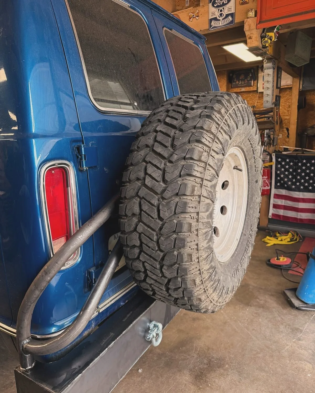 Projet Ford E350 full sur mesure 👌

- Fabrication de pare chocs : arri&egrave;re et avant sur mesure 
- Toit relevable sur mesure
- Support de roue de secours sur mesure 

#staytuned #toitrelevable #surmesure #parechoc #ford #forde350 #truck #truckl