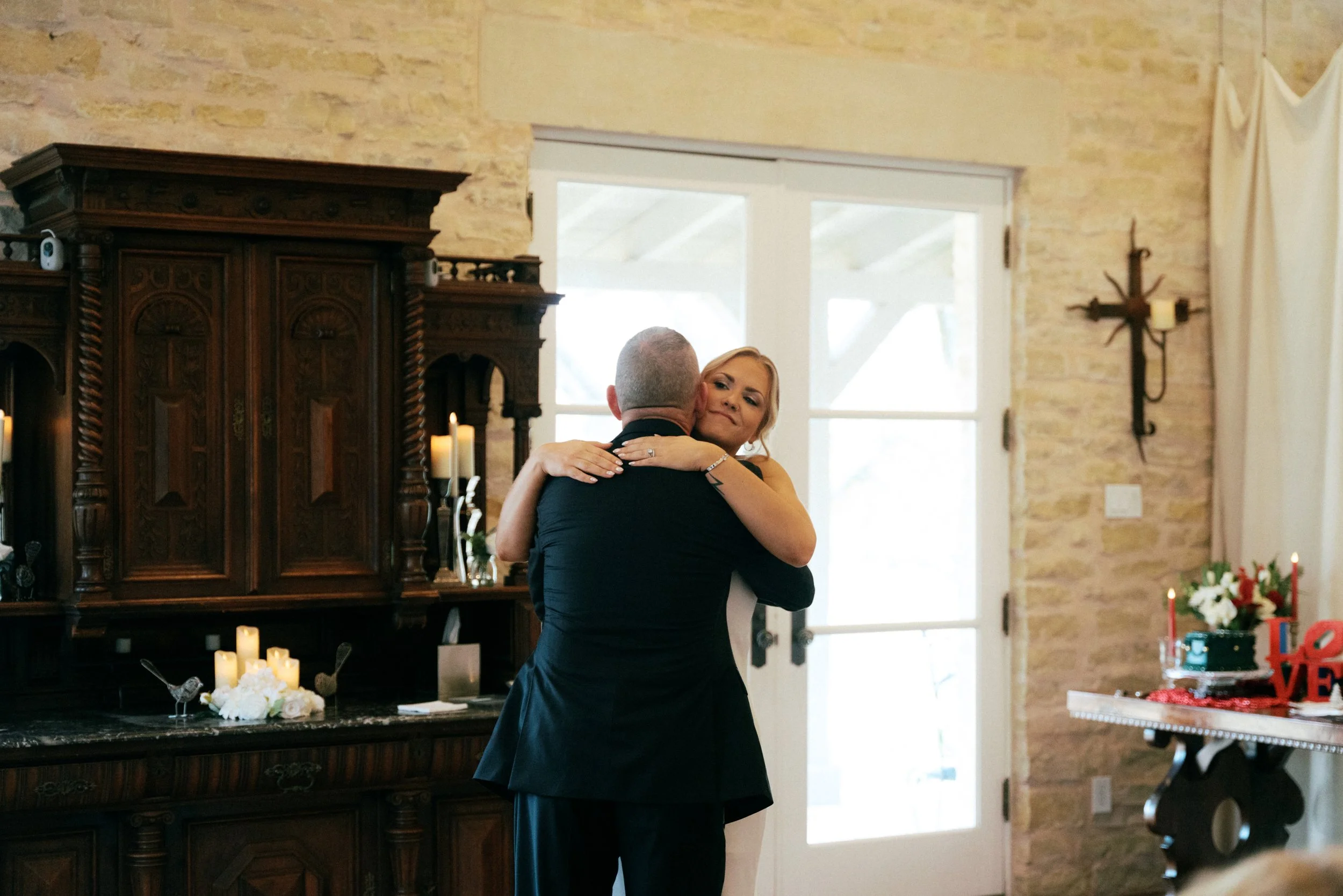 Intimate wedding ceremony at Heirloom Hideaway Fort Worth