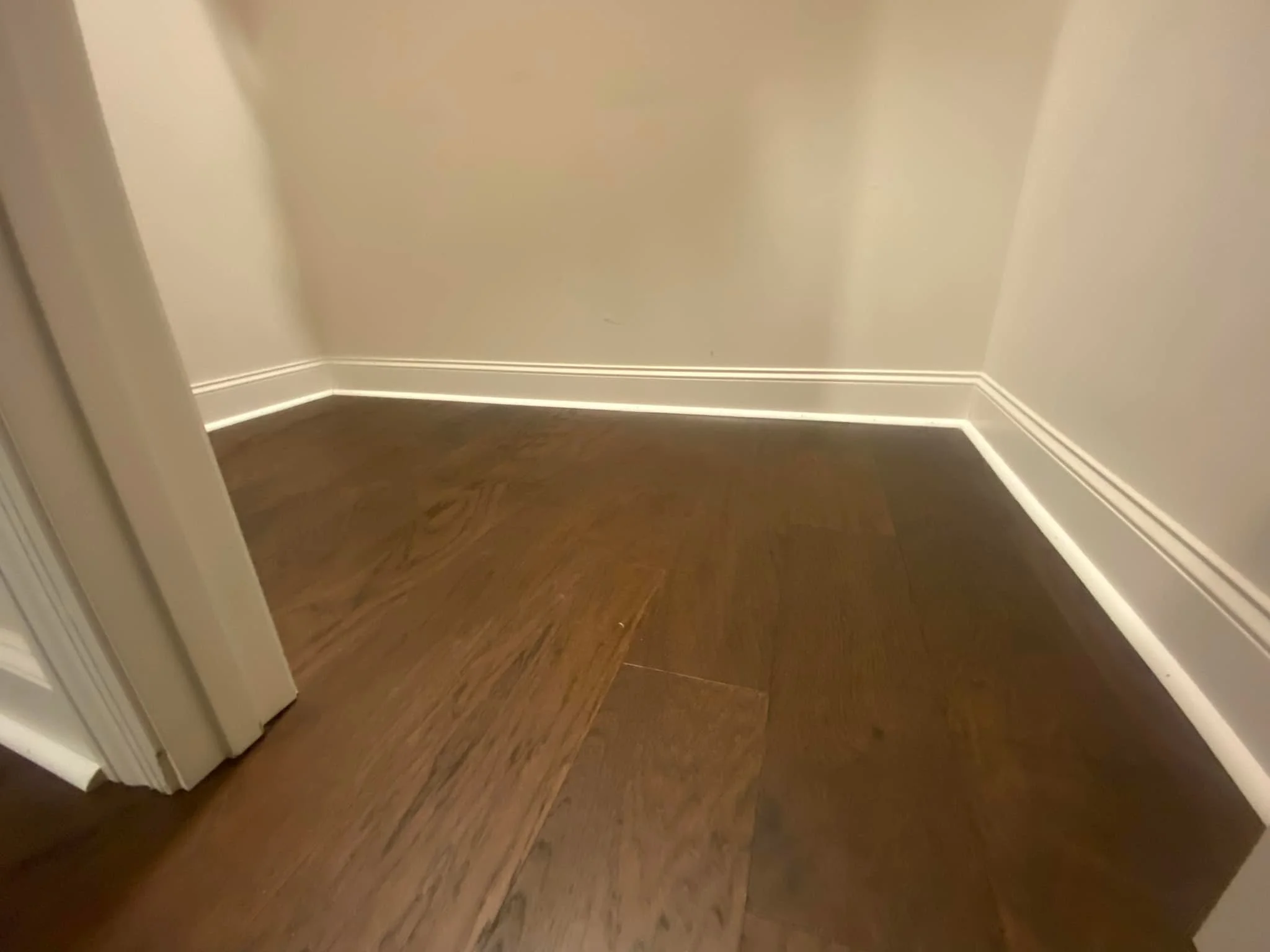 500 sqft - Azalea Lane Flooring - Windsor Collection - Greystone - 3/8” Engineered - 6.5” wide plank.
200 LF 1/4 round.